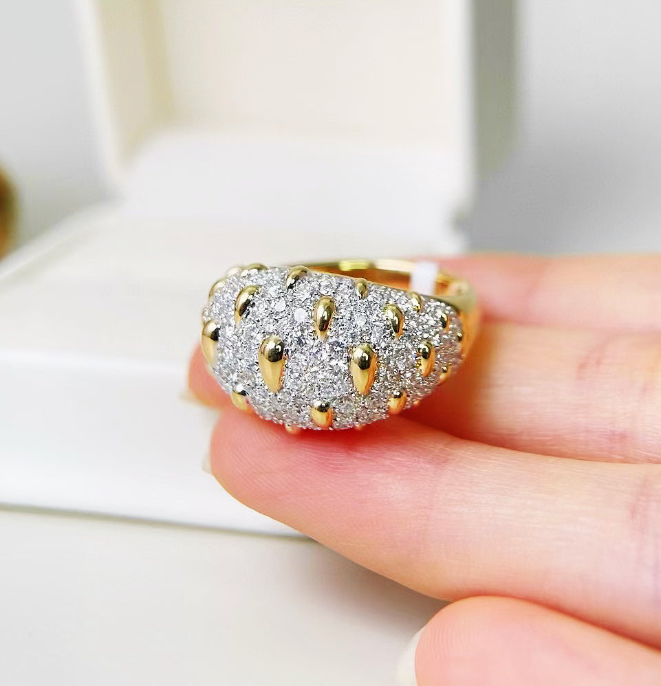 Falling Rain 18k Gold Diamond Ring (Item No. VT252)