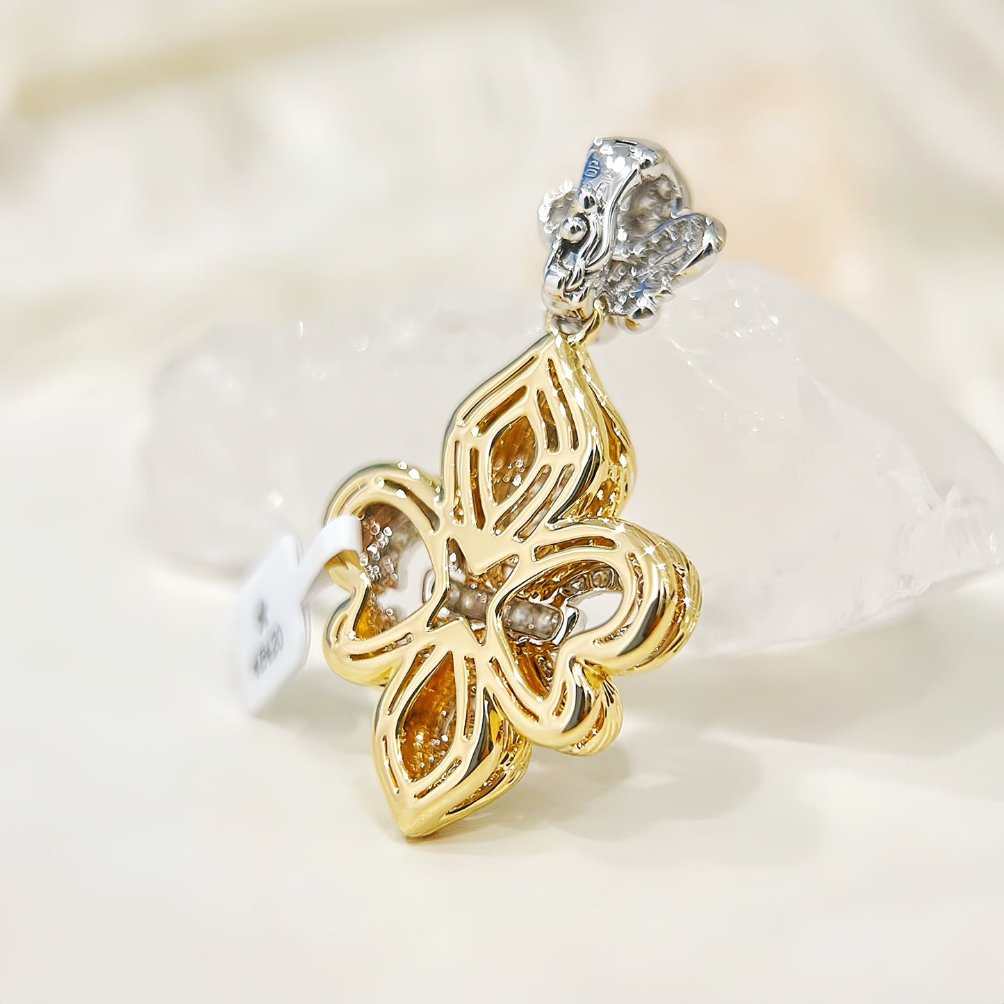 Iris Vintage 18k Gold Diamond Pendant (Item No. VT298)