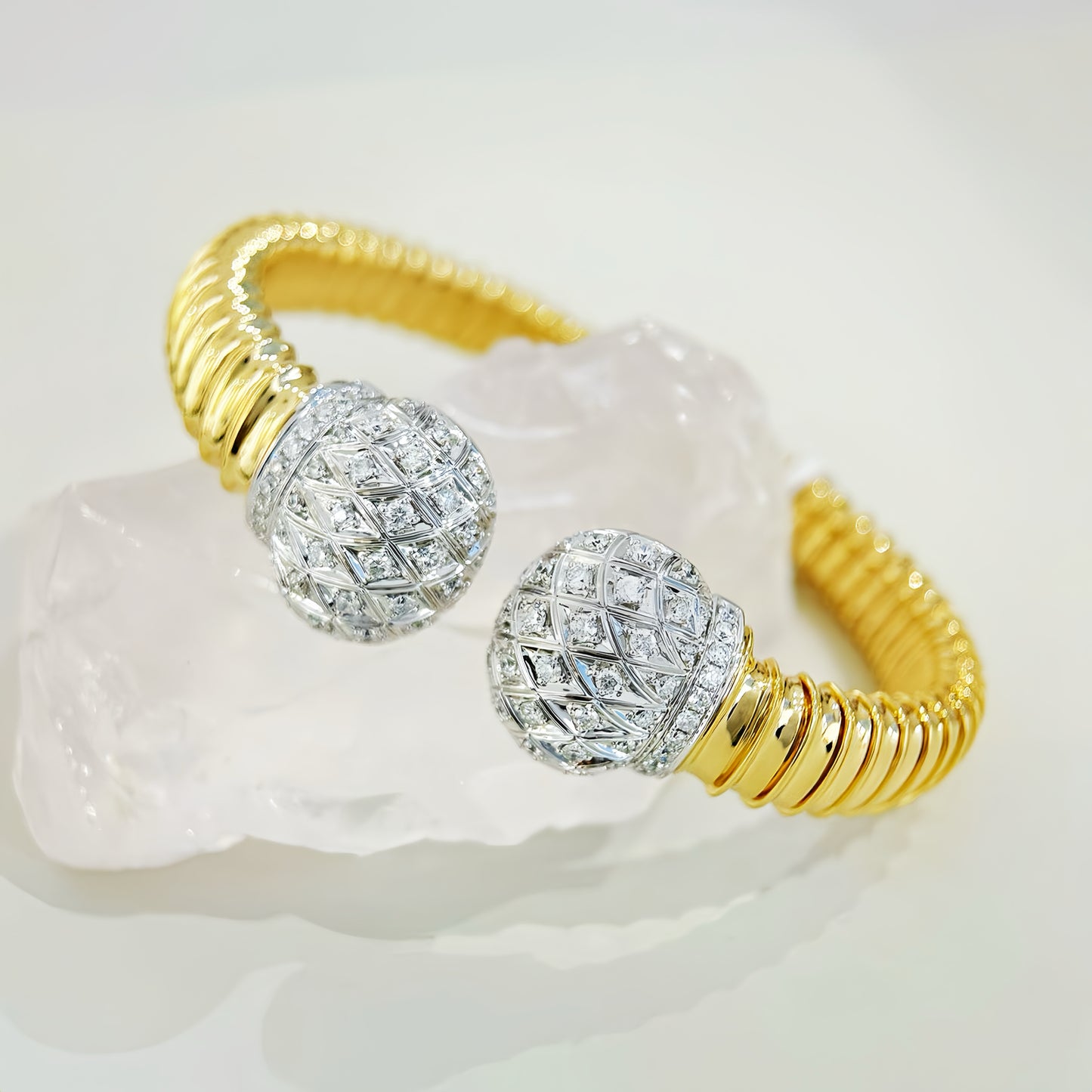 Weaving Vintage 18k Gold Diamond Bracelet (Item No. VT349)
