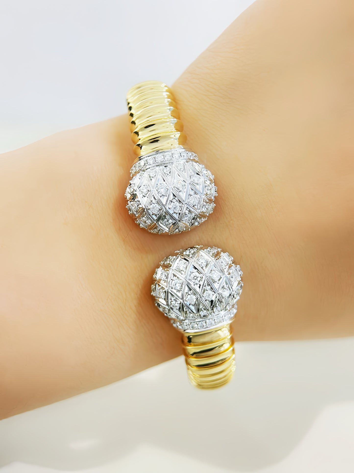 Weaving Vintage 18k Gold Diamond Bracelet (Item No. VT349)