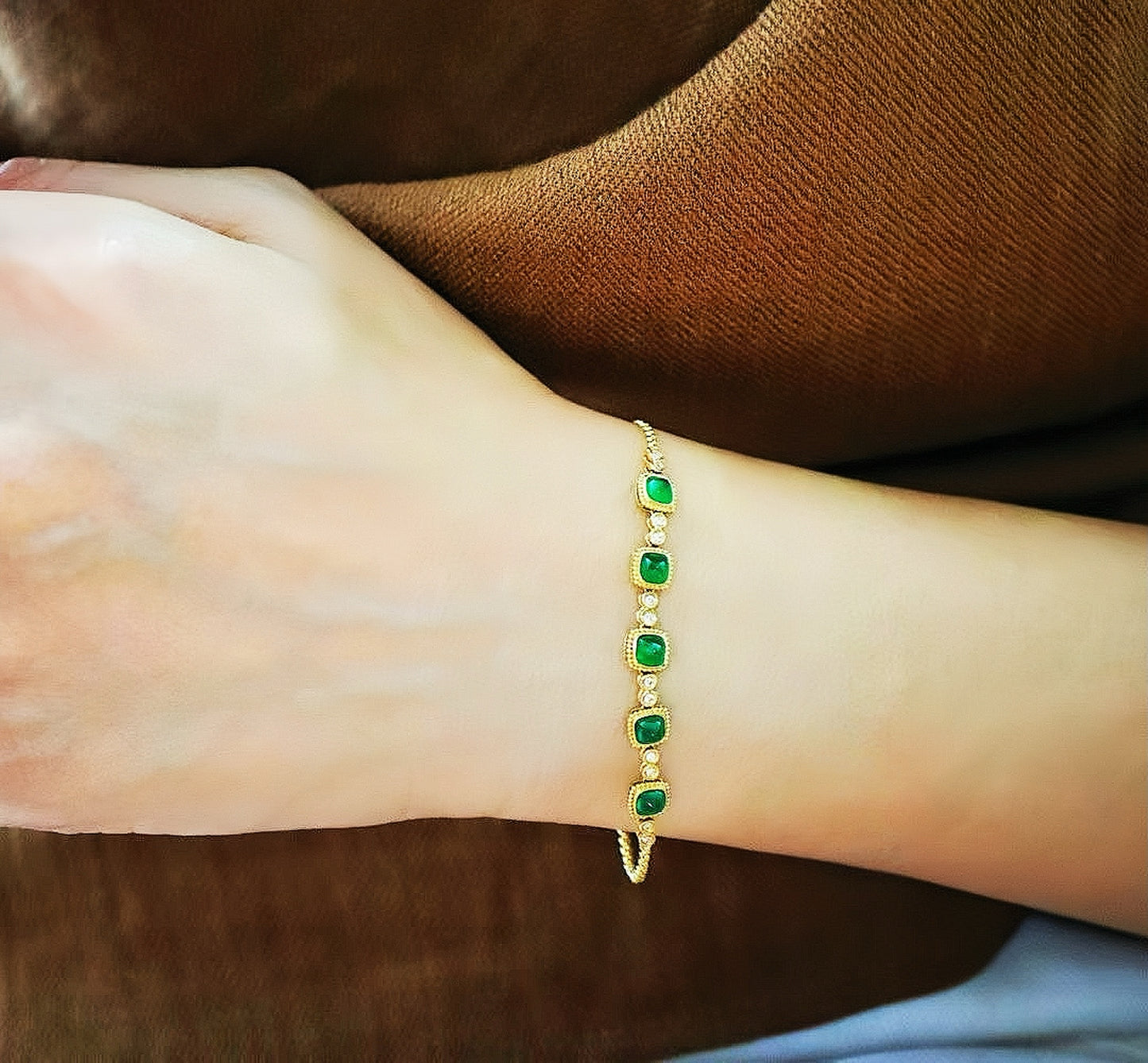 Vintage 18k Gold Diamond Emerald Bracelet (Item No. VT119)