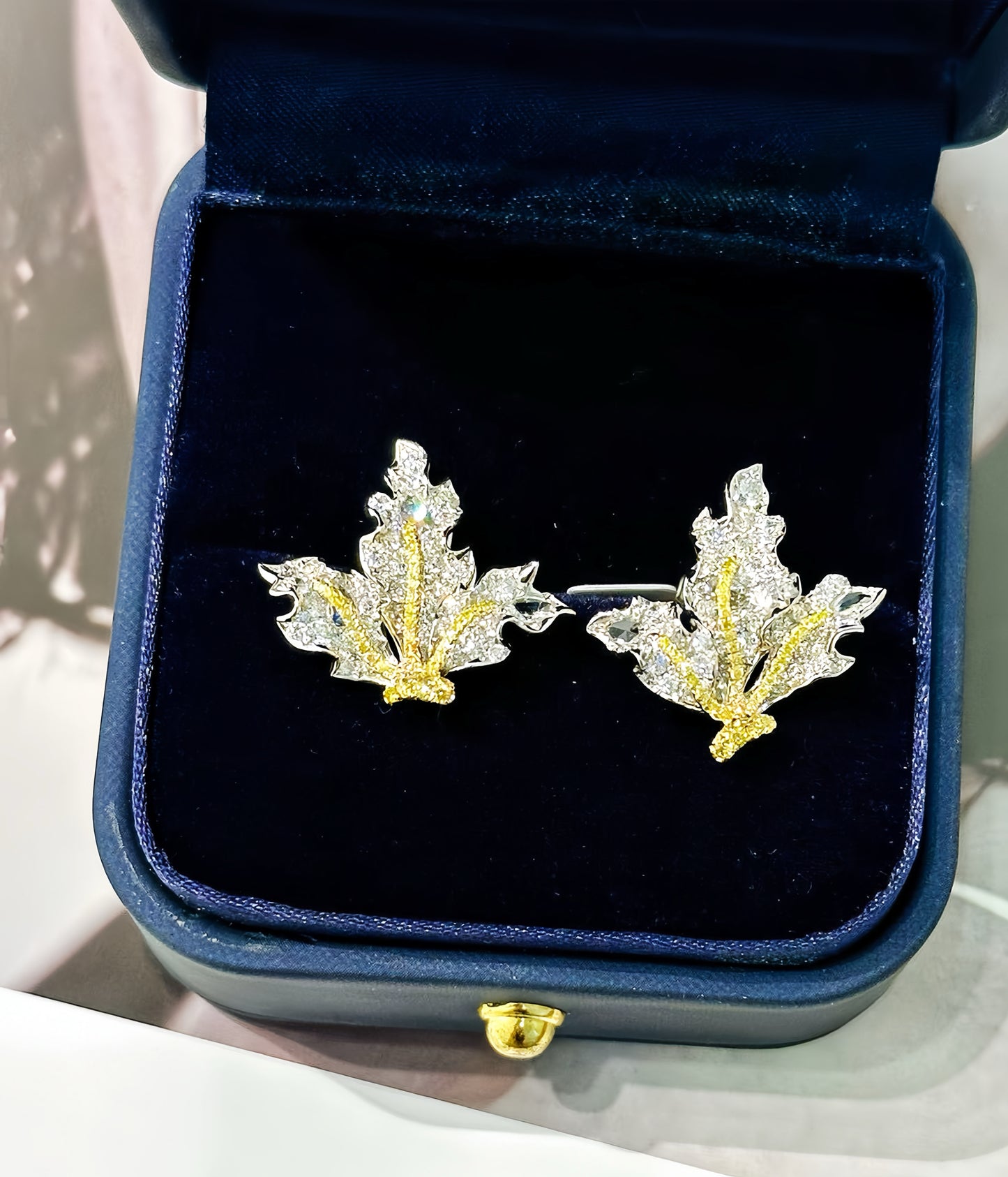 Vintage Leaf 18k Gold Diamond Earring (Item No. VT450)