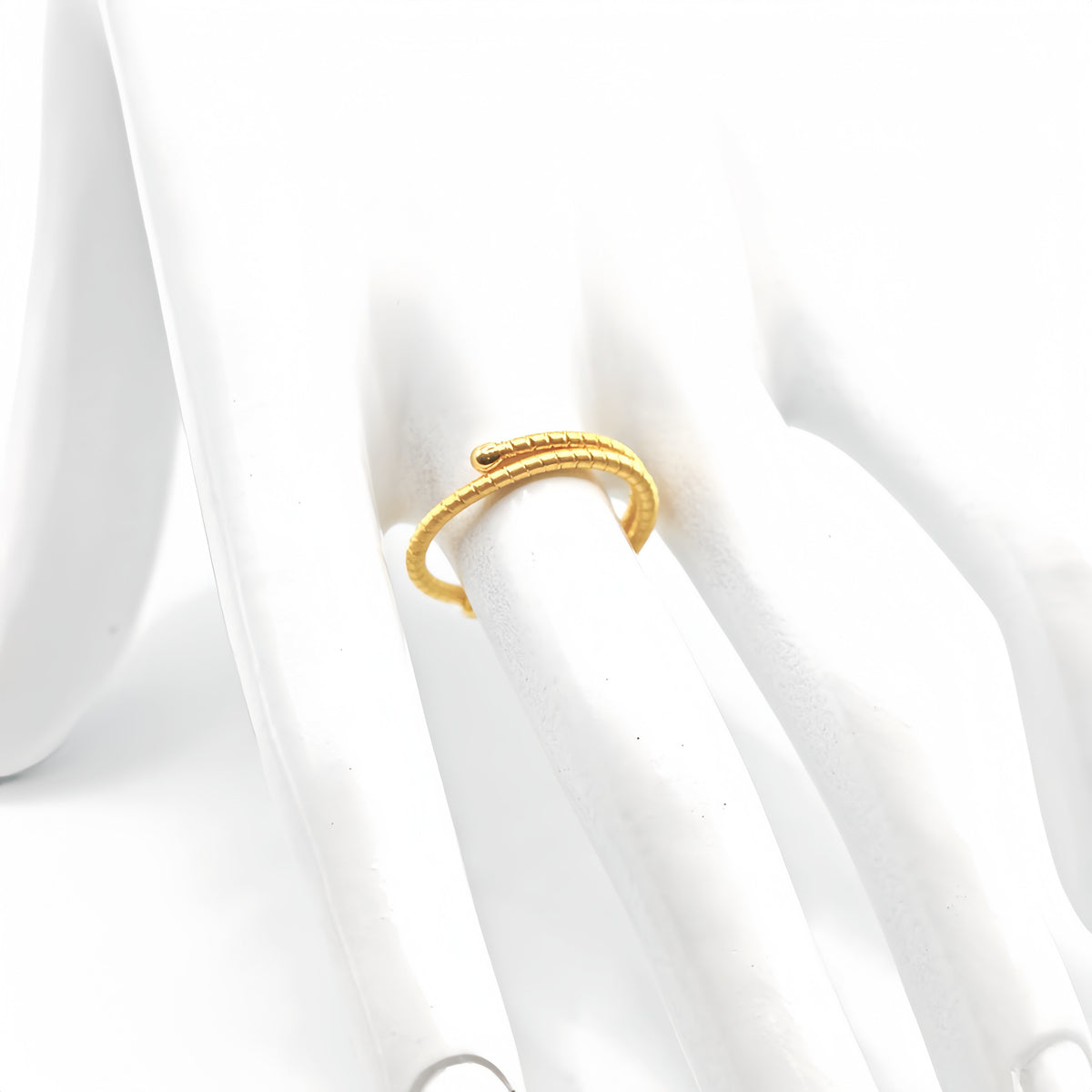 Single Twisted 18k Gold Ring (Item No. SX111CR)