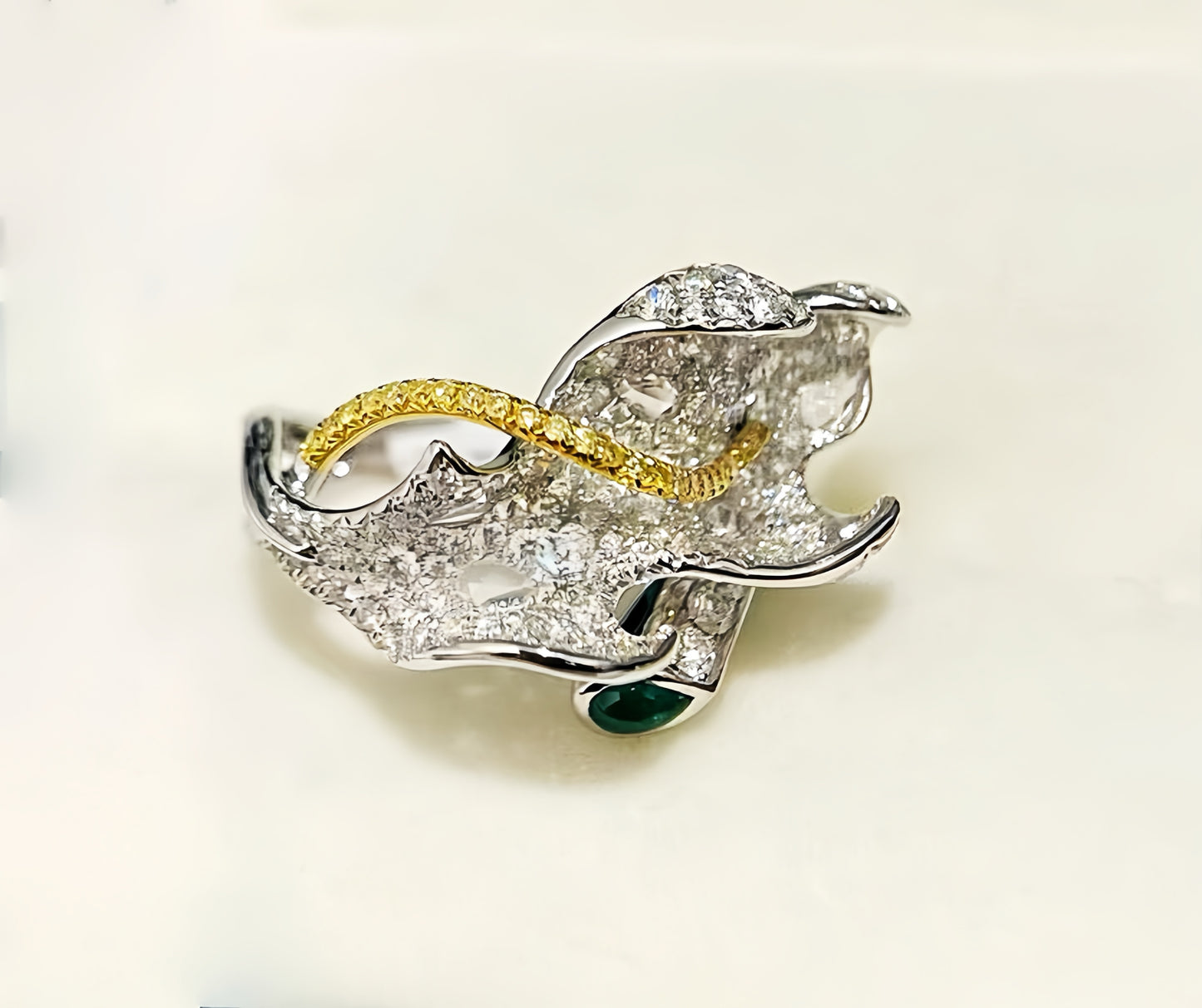 Leaf 18k Gold Diamond Ring (Item No. VT223)