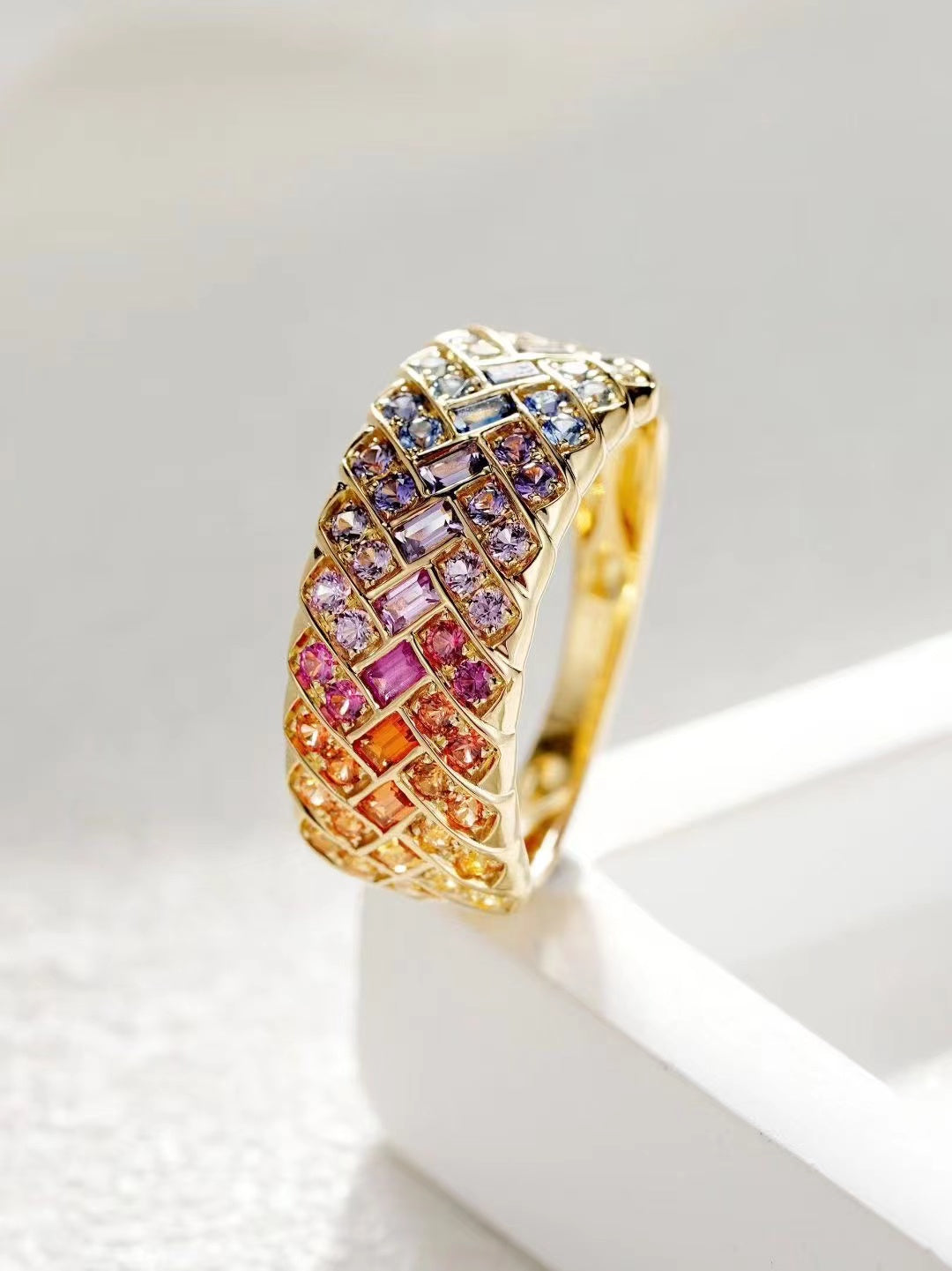 Rainbow Sapphire 18k Gold Ring (Item No. SA135)