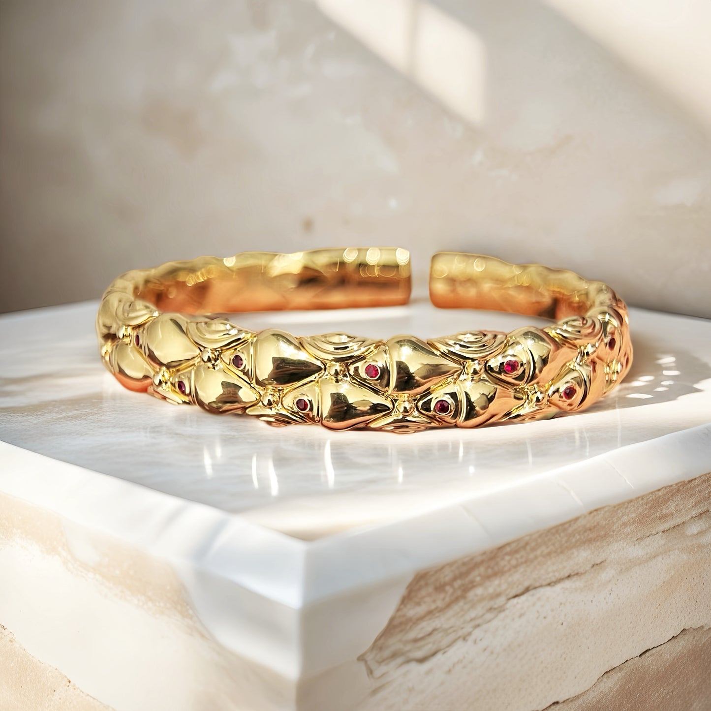 Fish Scale 18k Gold Diamond Bracelet (Item No. VT219)