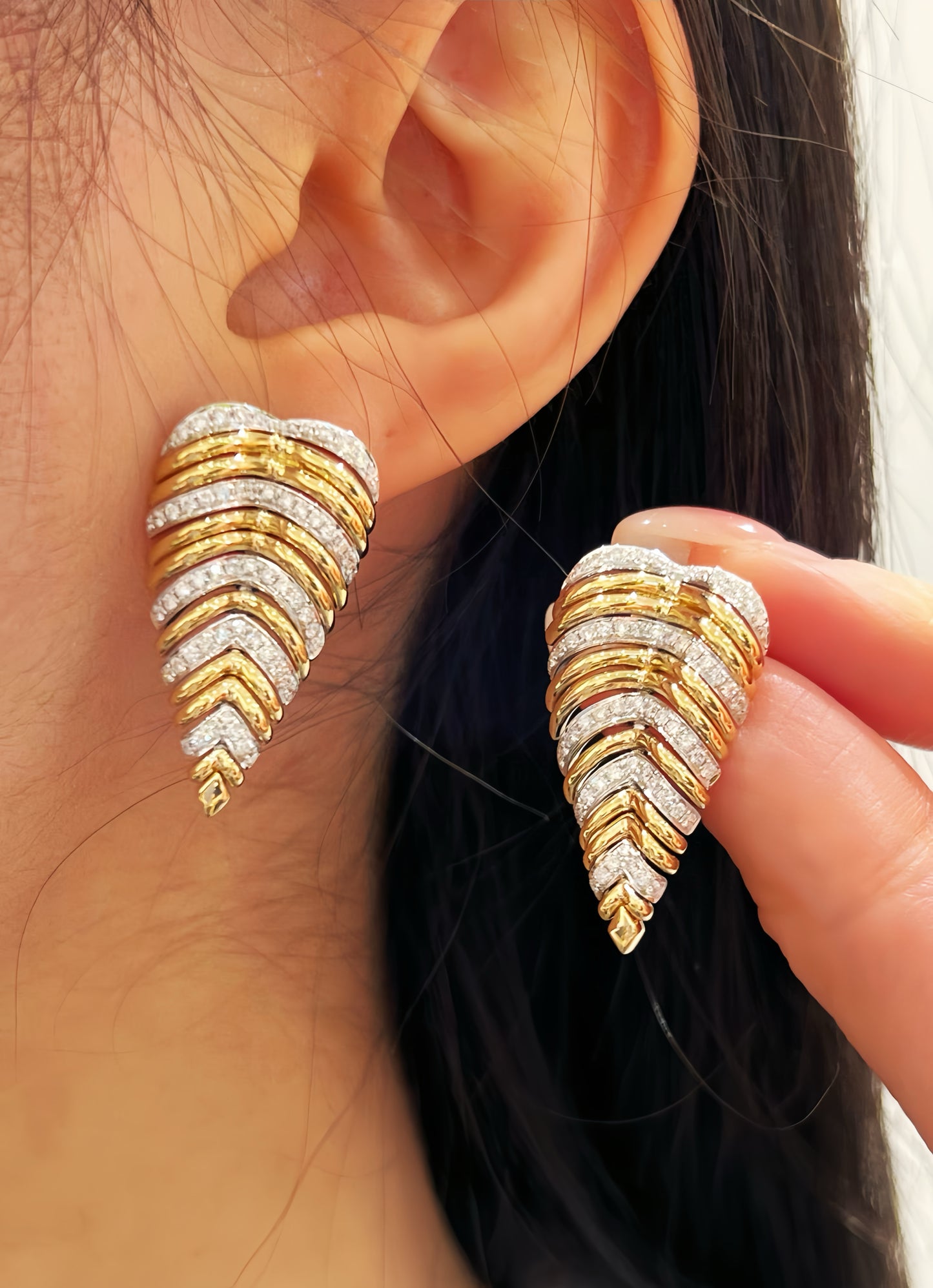 Black Enamel 18k Gold Diamond Earring (Item No. VT454)