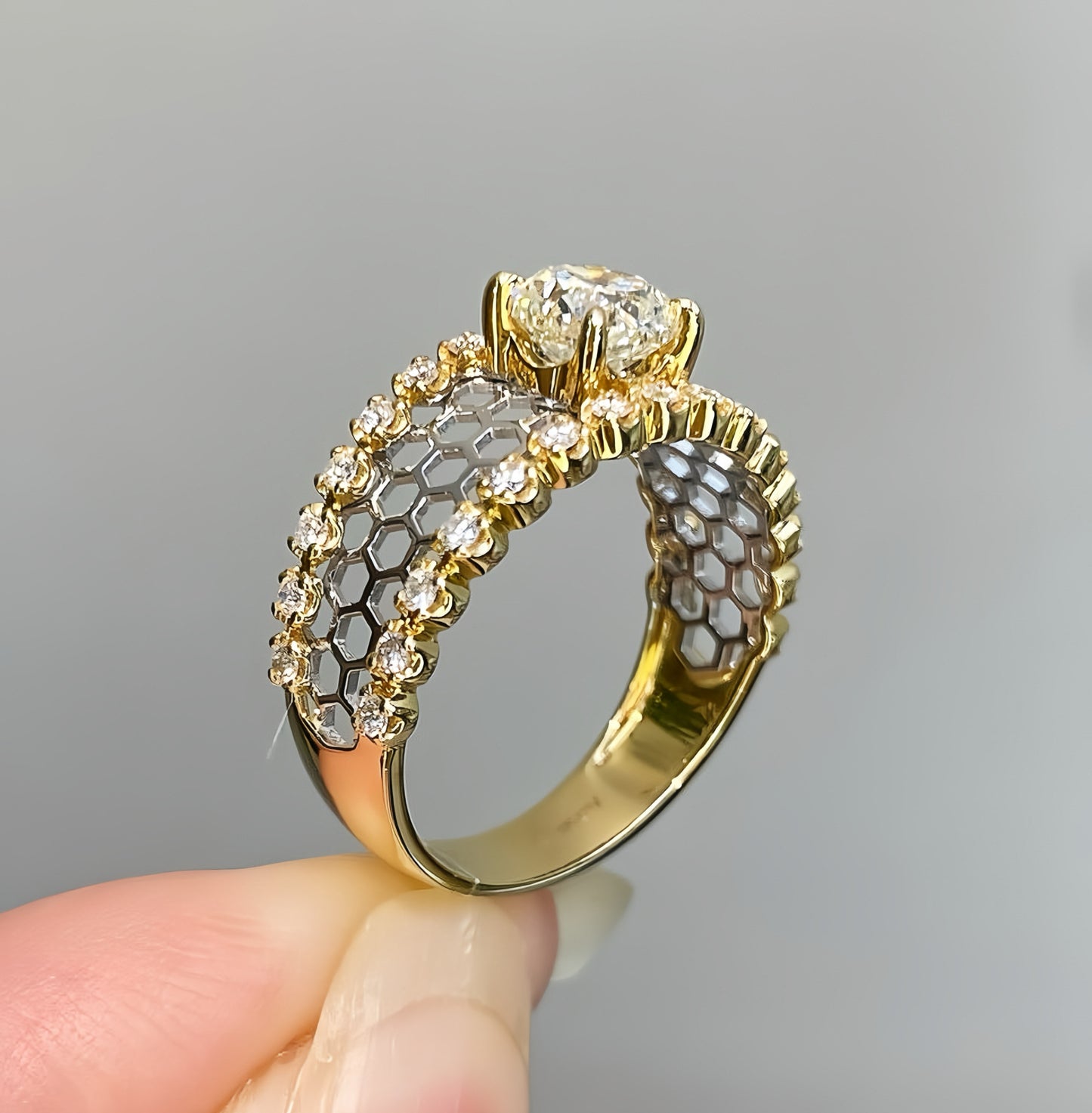 Vintage Black Lace 18k Gold Diamond Ring (Item No. VT046)