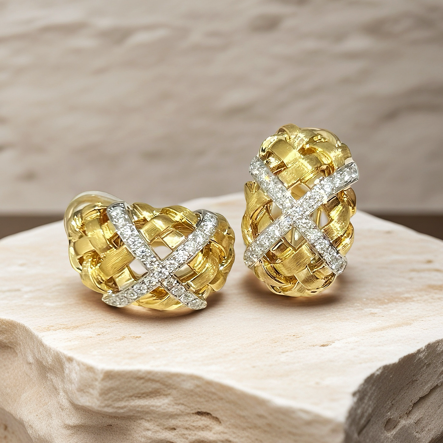 Weaving Vintage 18k Gold Diamond Earring (Item No. VT014)