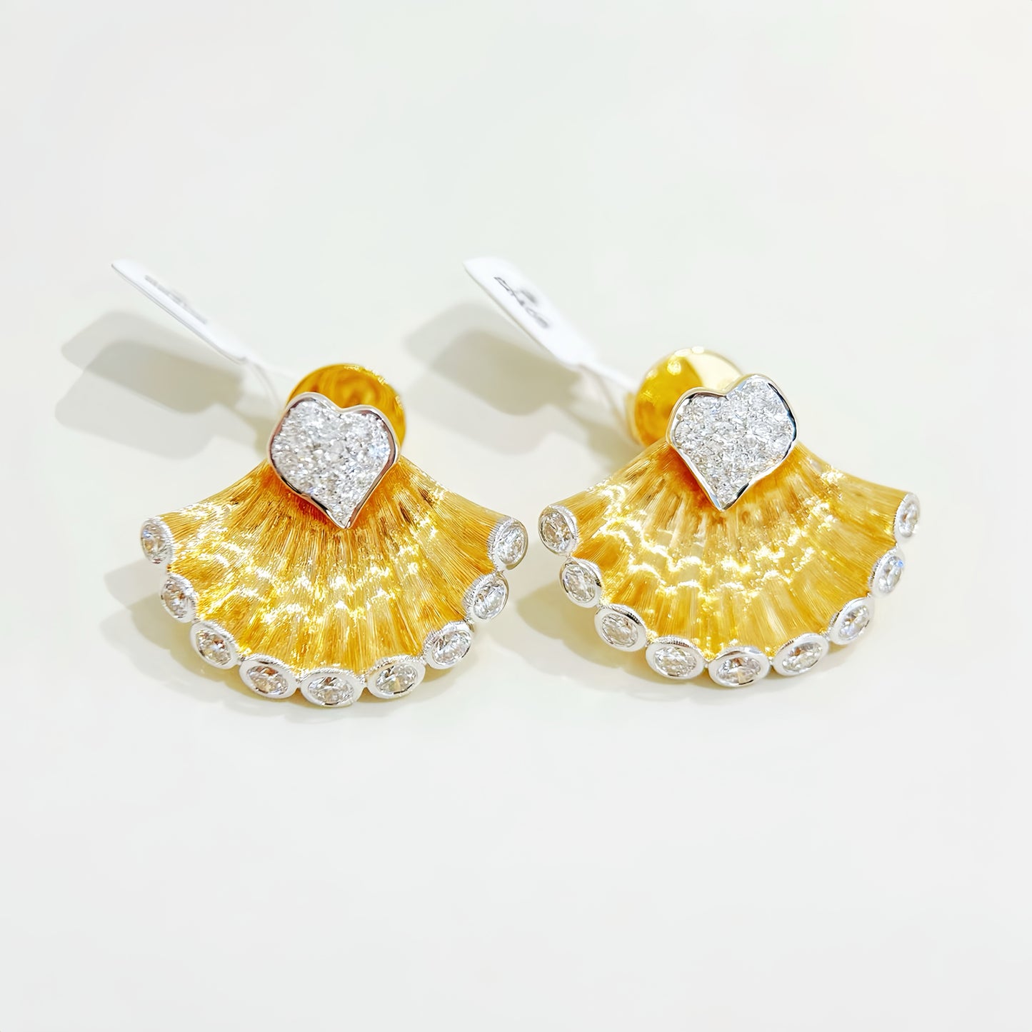Fan-shaped Vintage 18k Gold Diamond Earring (Item No. VT324)