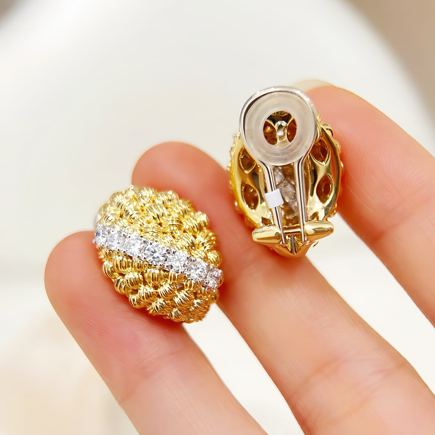 Vintage 18k Gold Diamond Earring (Item No. VT311)