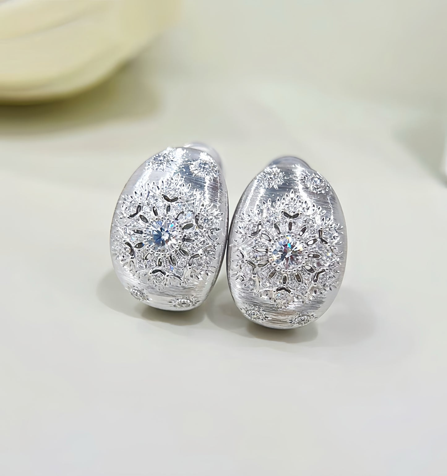 Vintage 18k Gold Diamond Earring (Item No. VT397)