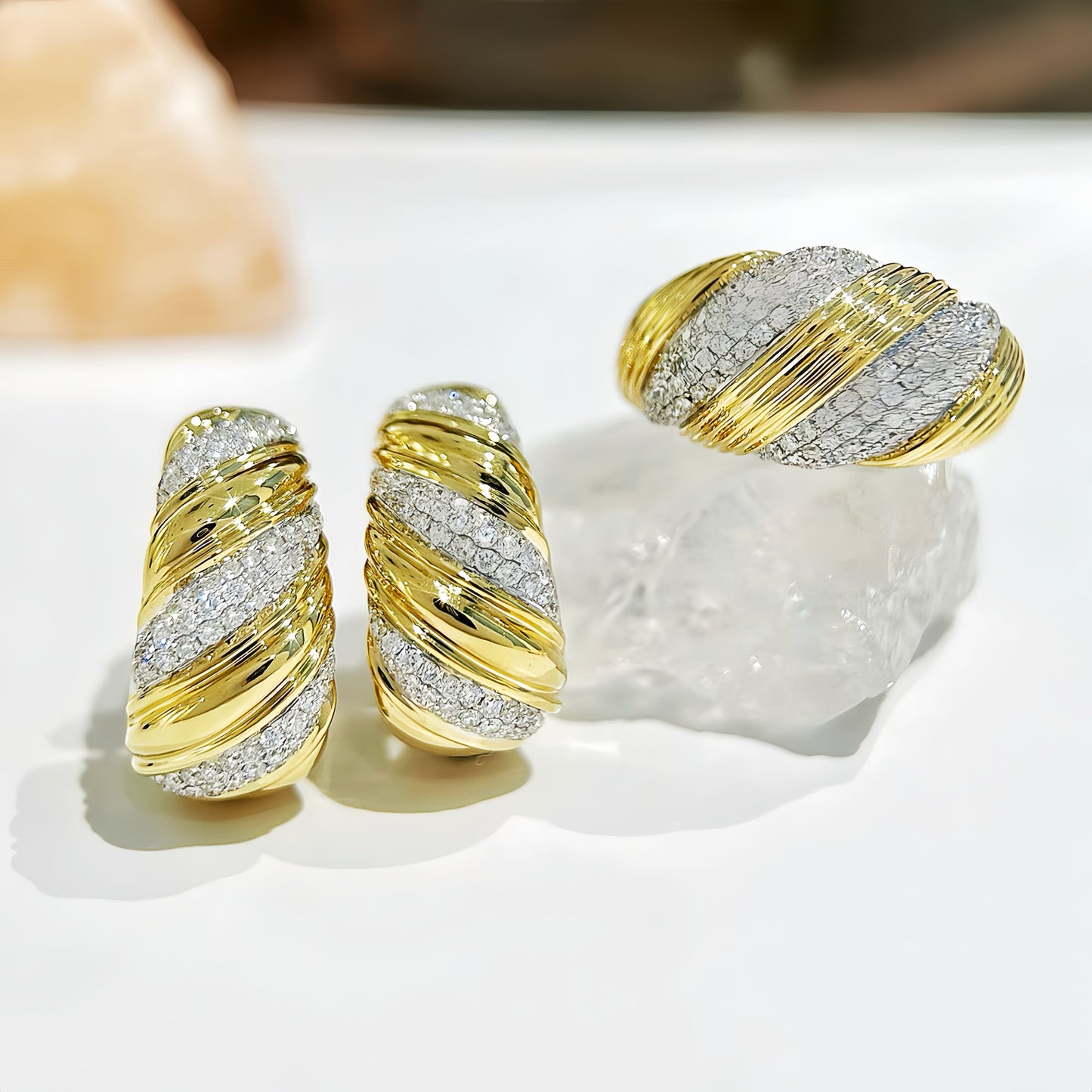 Vintage 18k Gold Diamond Earring (Item No. VT417)