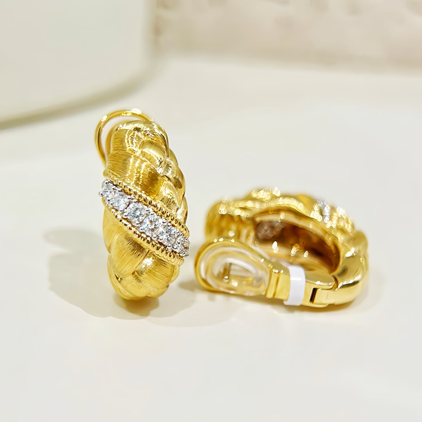 Vintage 18k Gold Diamond Earring (Item No. VT371)