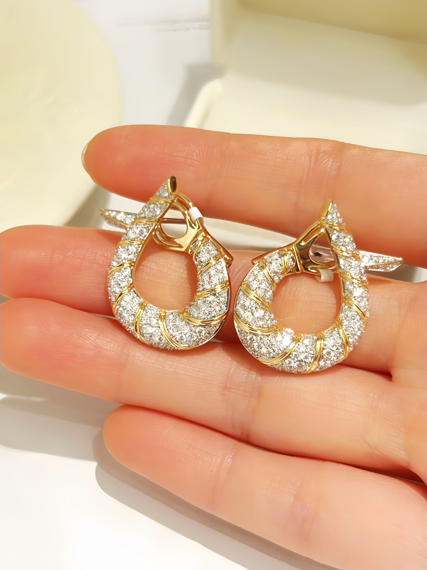 Vintage 18k Gold Diamond Earring (Item No. VT445)