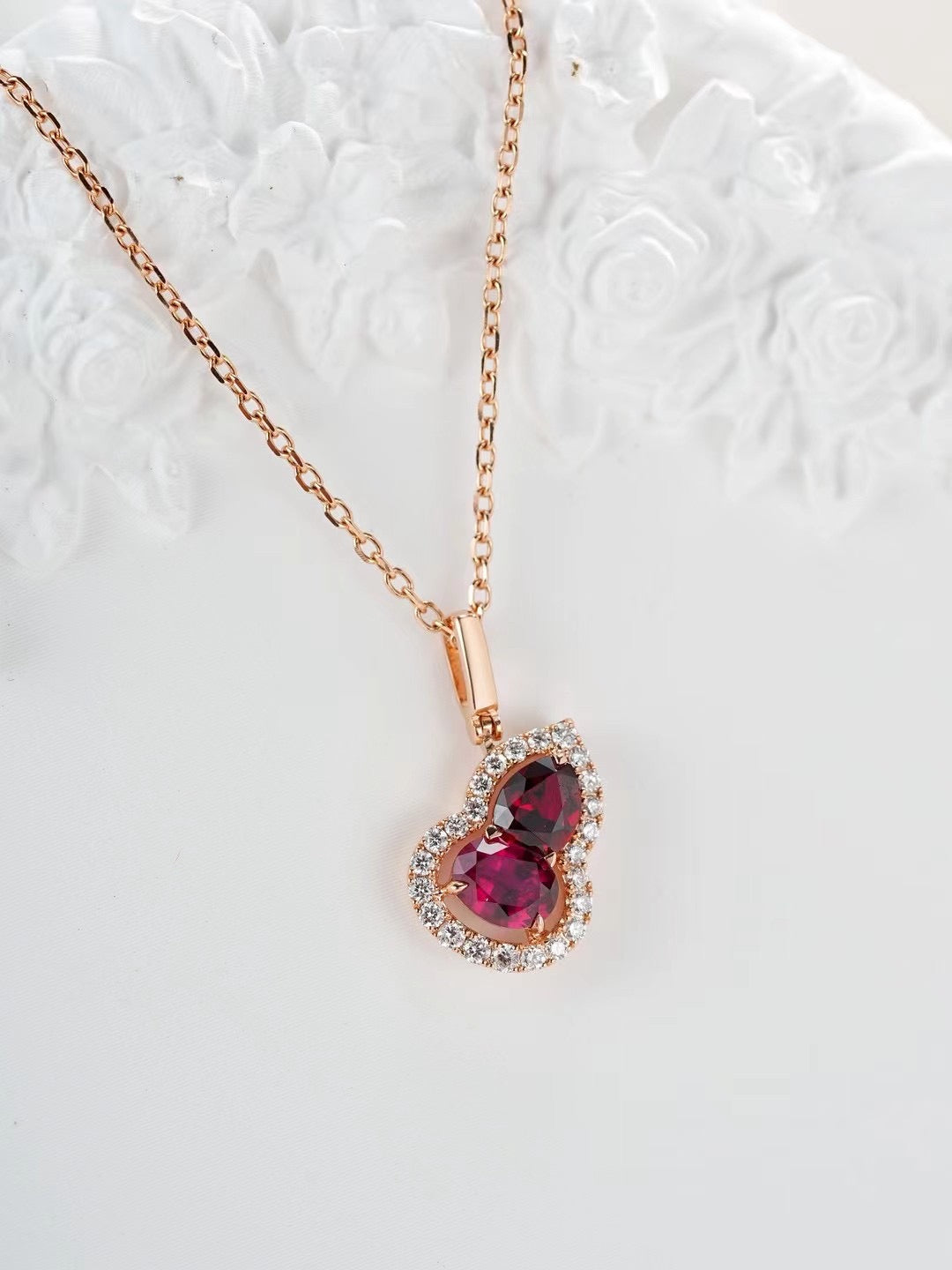 Rainbow Sapphire 18k Gold Pendant (Item No. SA067)