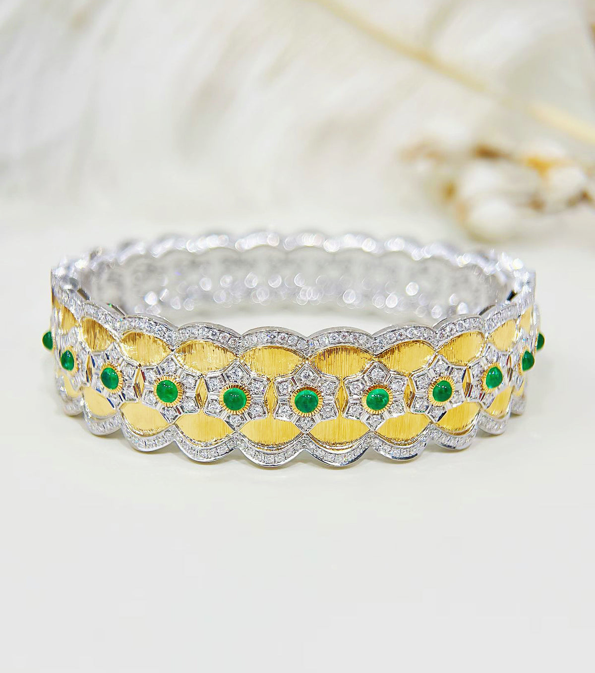 Lace Vintage 18k Gold Emerald Diamond Bracelet (Item No. VT514)