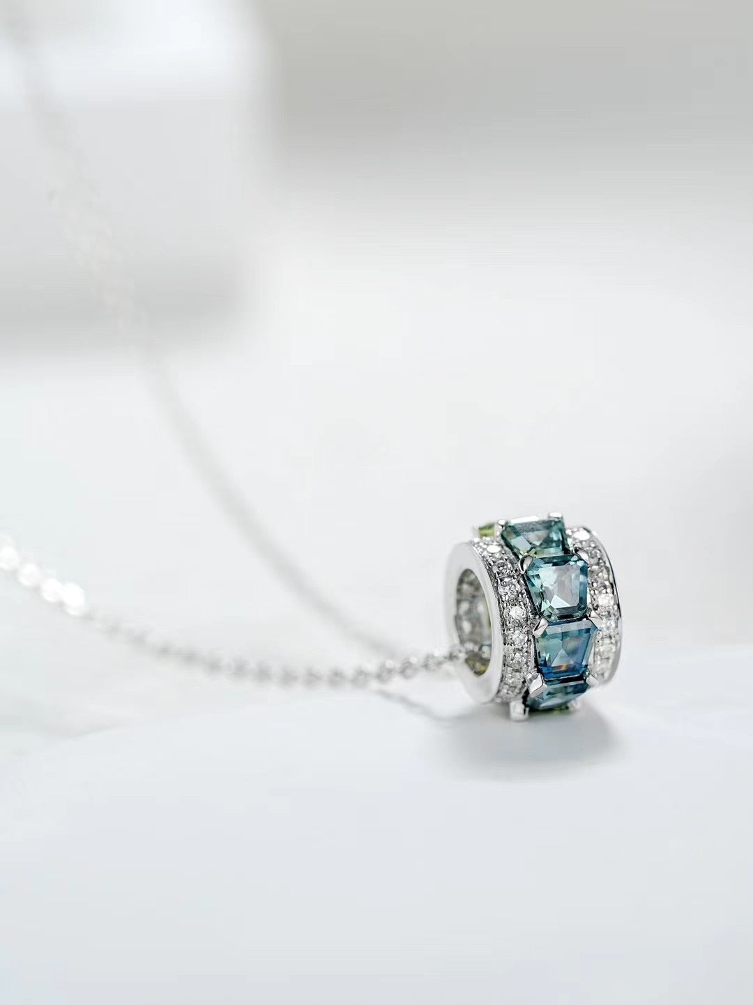 Rainbow Sapphire 18k Gold Pendant (Item No. SA048)