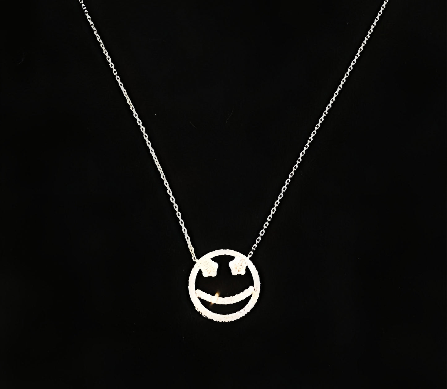 Smile 18k Gold Diamond Pendant (Item No. VT113)