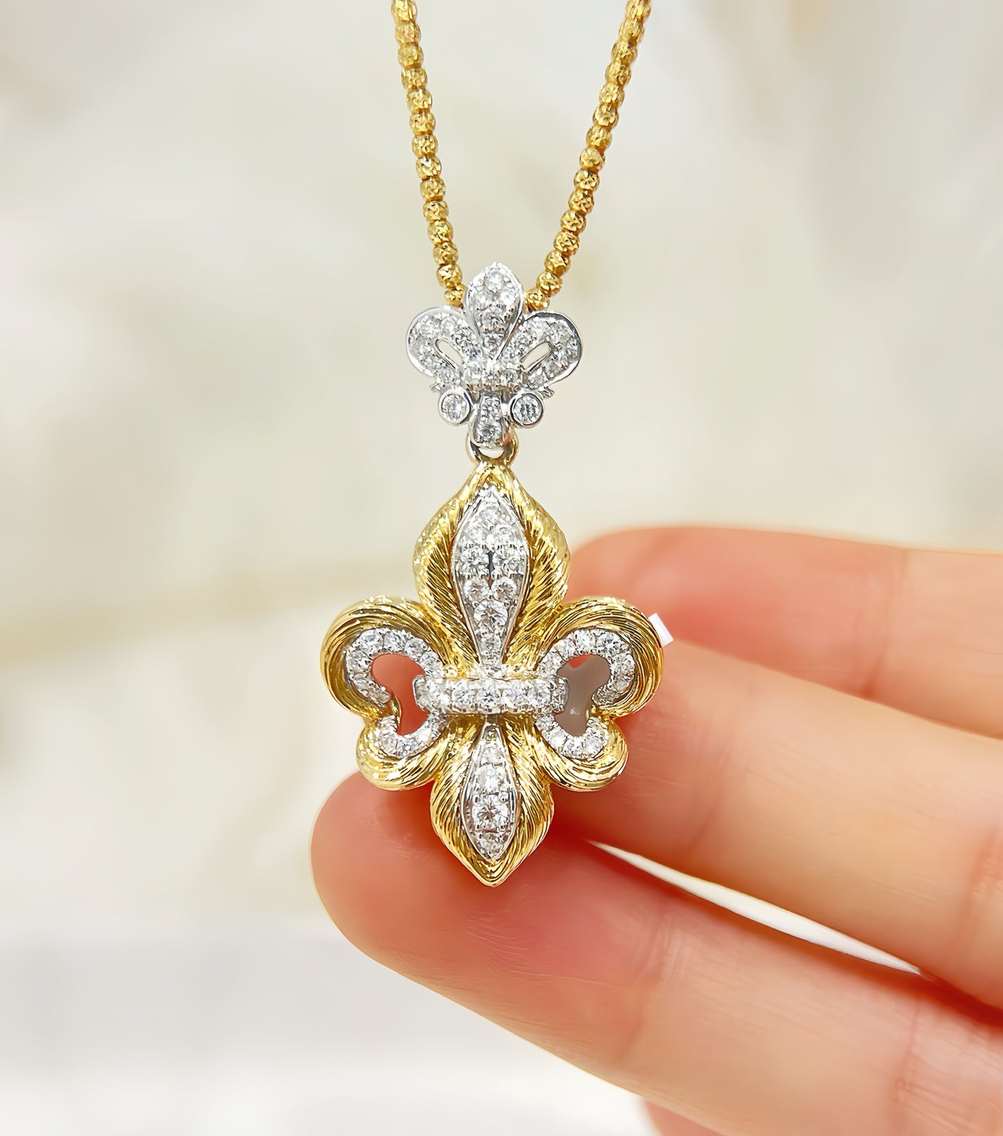 Iris Vintage 18k Gold Diamond Pendant (Item No. VT298)