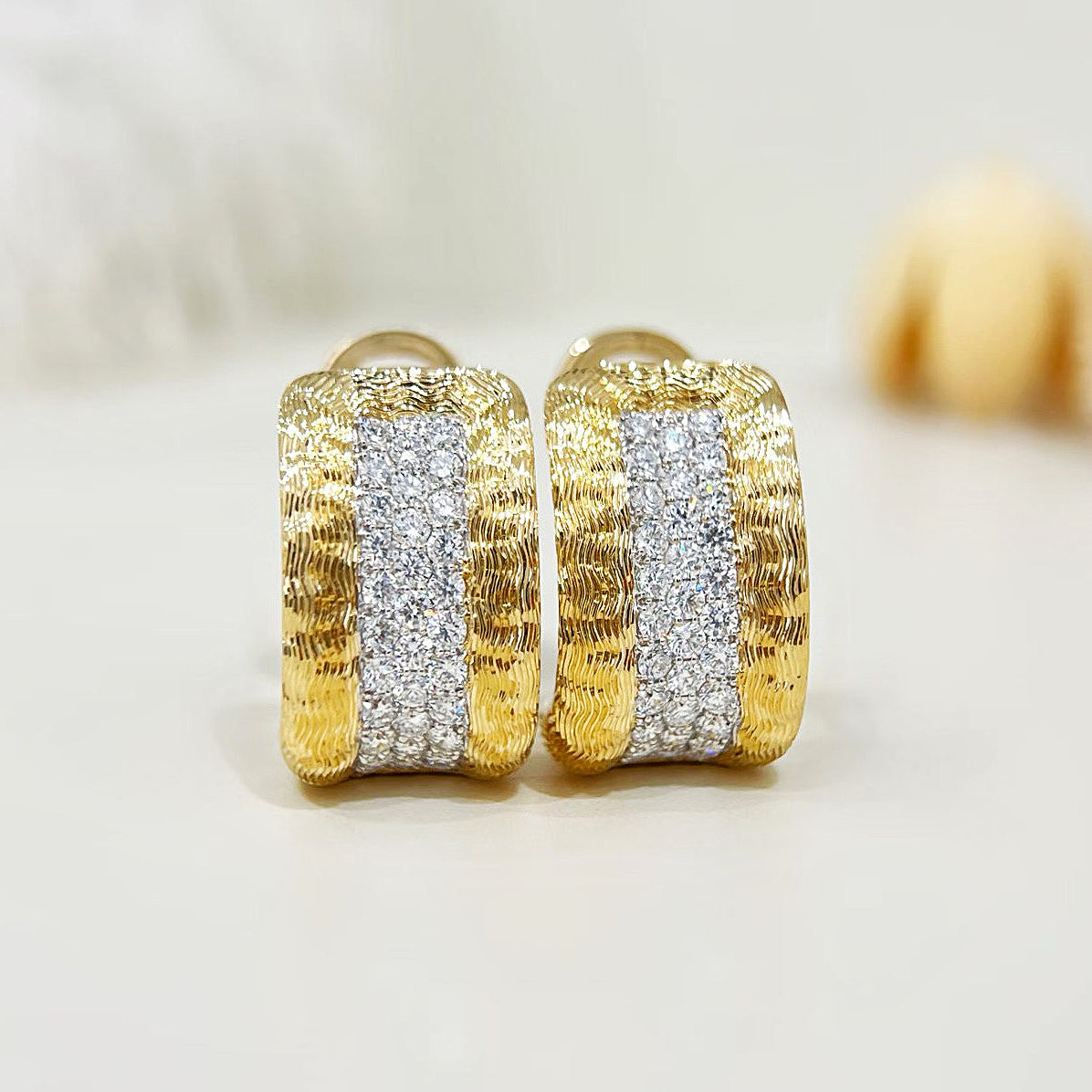 Vintage 18k Gold Diamond Earring (Item No. VT487)