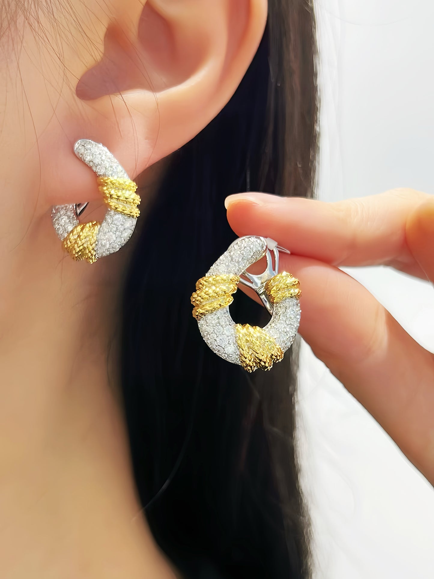 Vintage 18k Gold Diamond Earring (Item No. VT233)