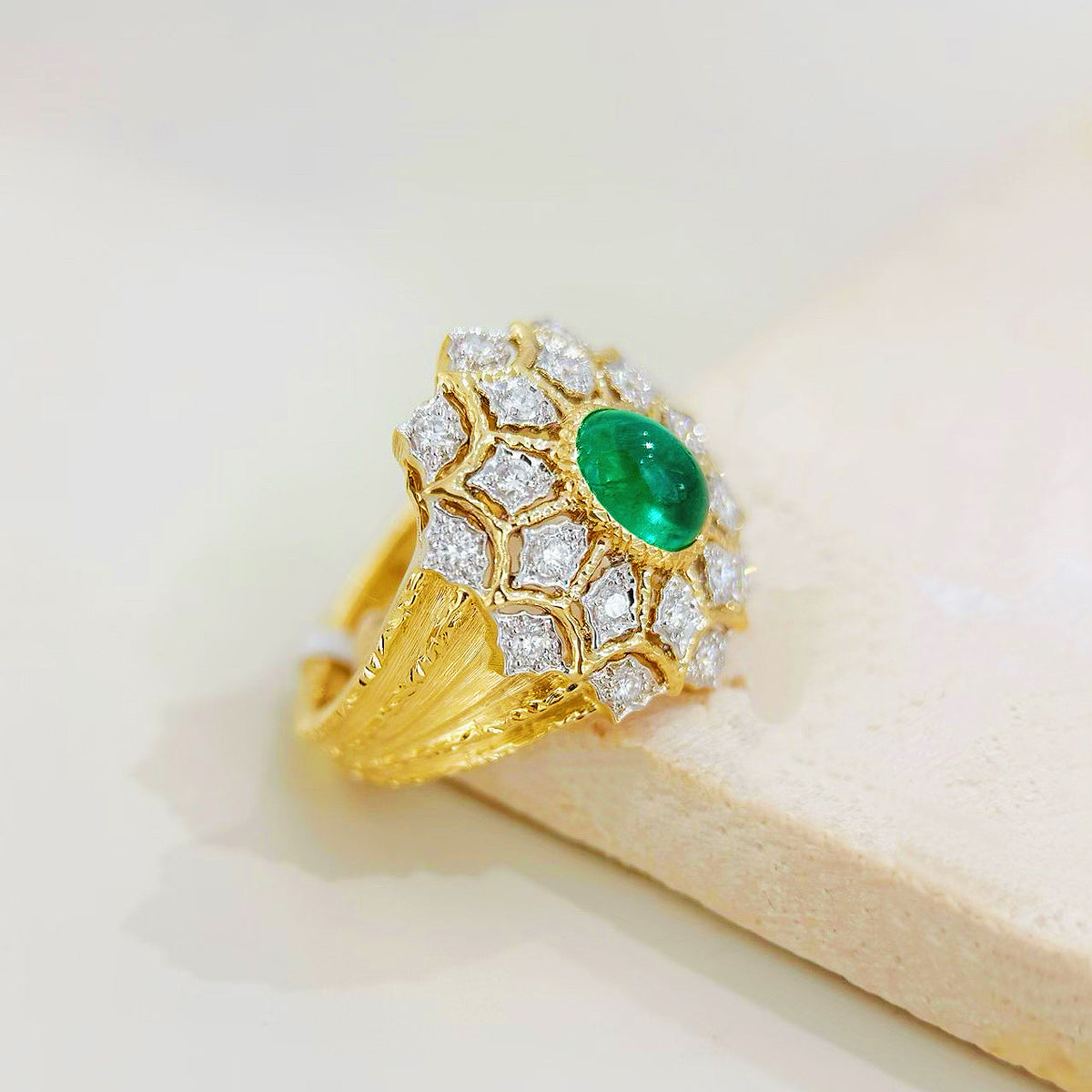 Vintage 18k Gold Diamond Emerald Ring (Item No. VT511)