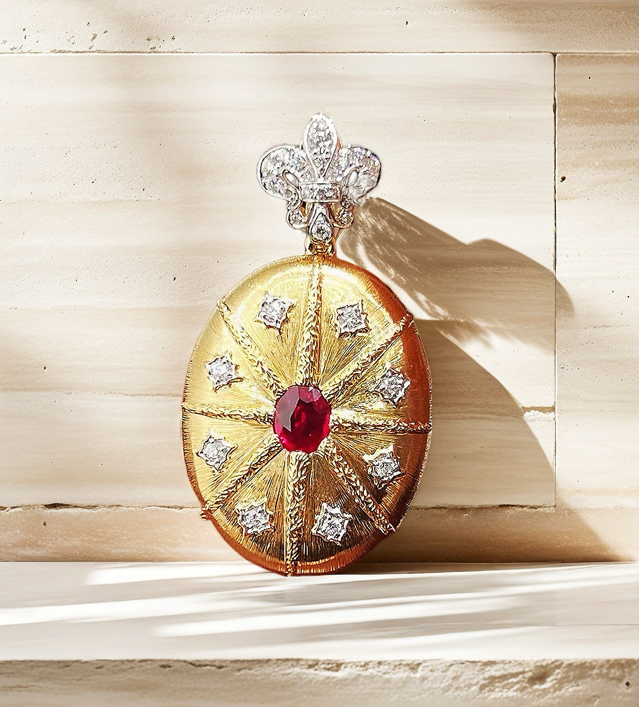 Vintage 18k Gold Diamond Pendant (Item No. VT141)