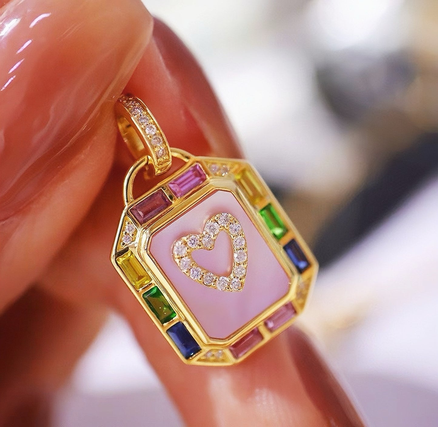 Vintage 18k Gold Diamond Pendant (Item No. VT101)