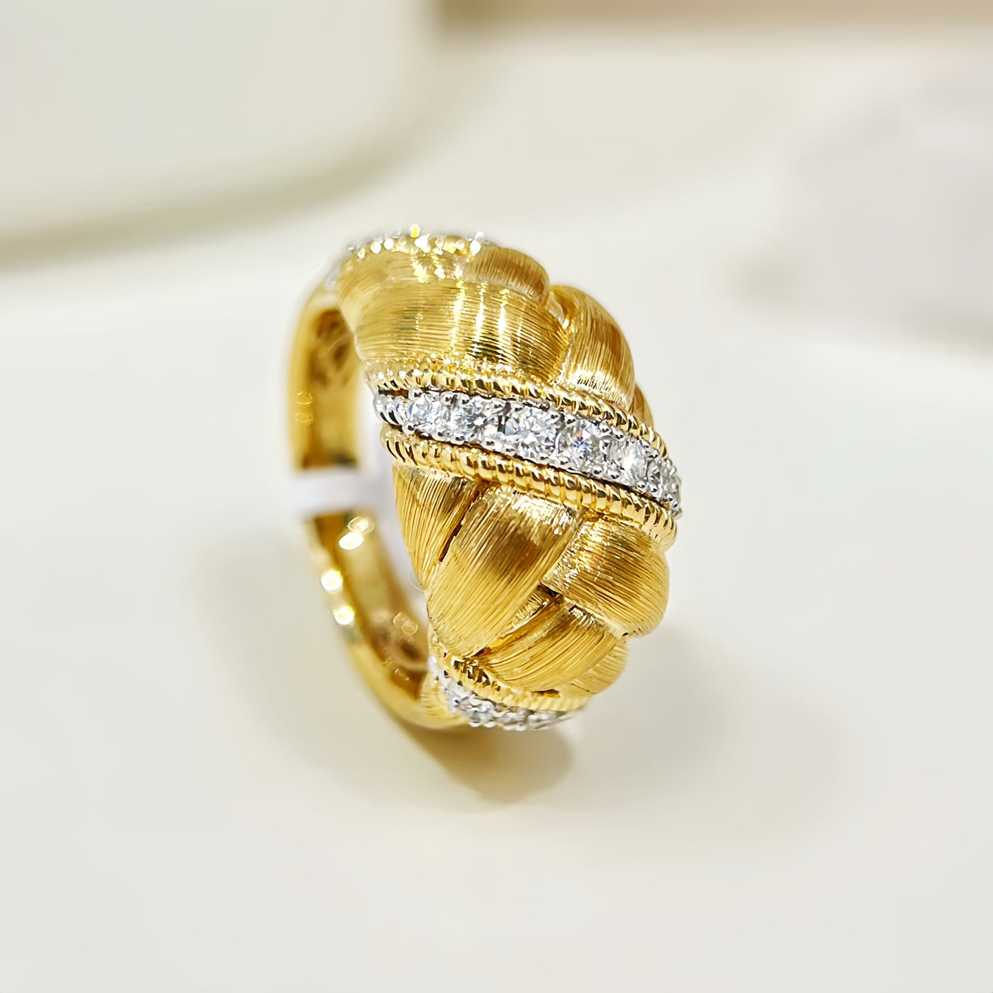 Vintage 18k Gold Diamond Ring (Item No. VT372)