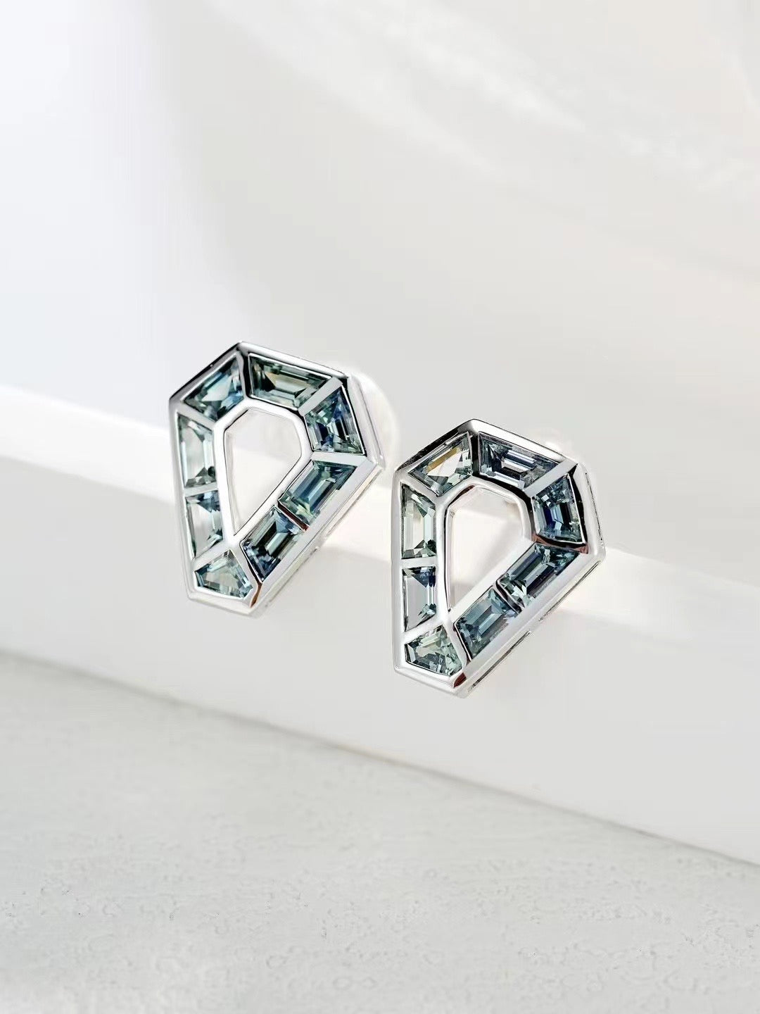 Rainbow Sapphire 18K Gold Earring (Item No. SA007)