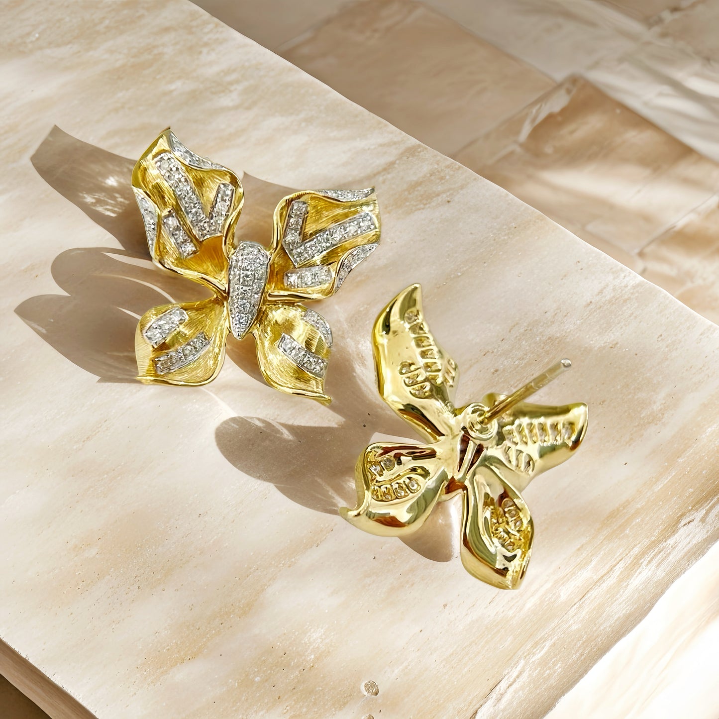 Butterfly 18k Gold Diamond Earring (Item No. VT238)