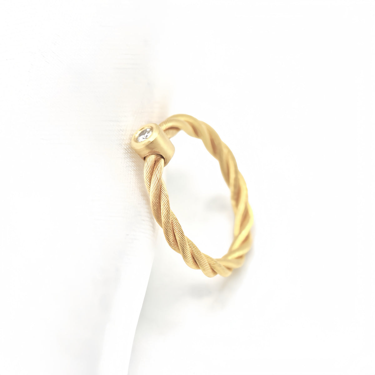 Twisted 18k Gold Diamond Ring (Item No. SH071CR)