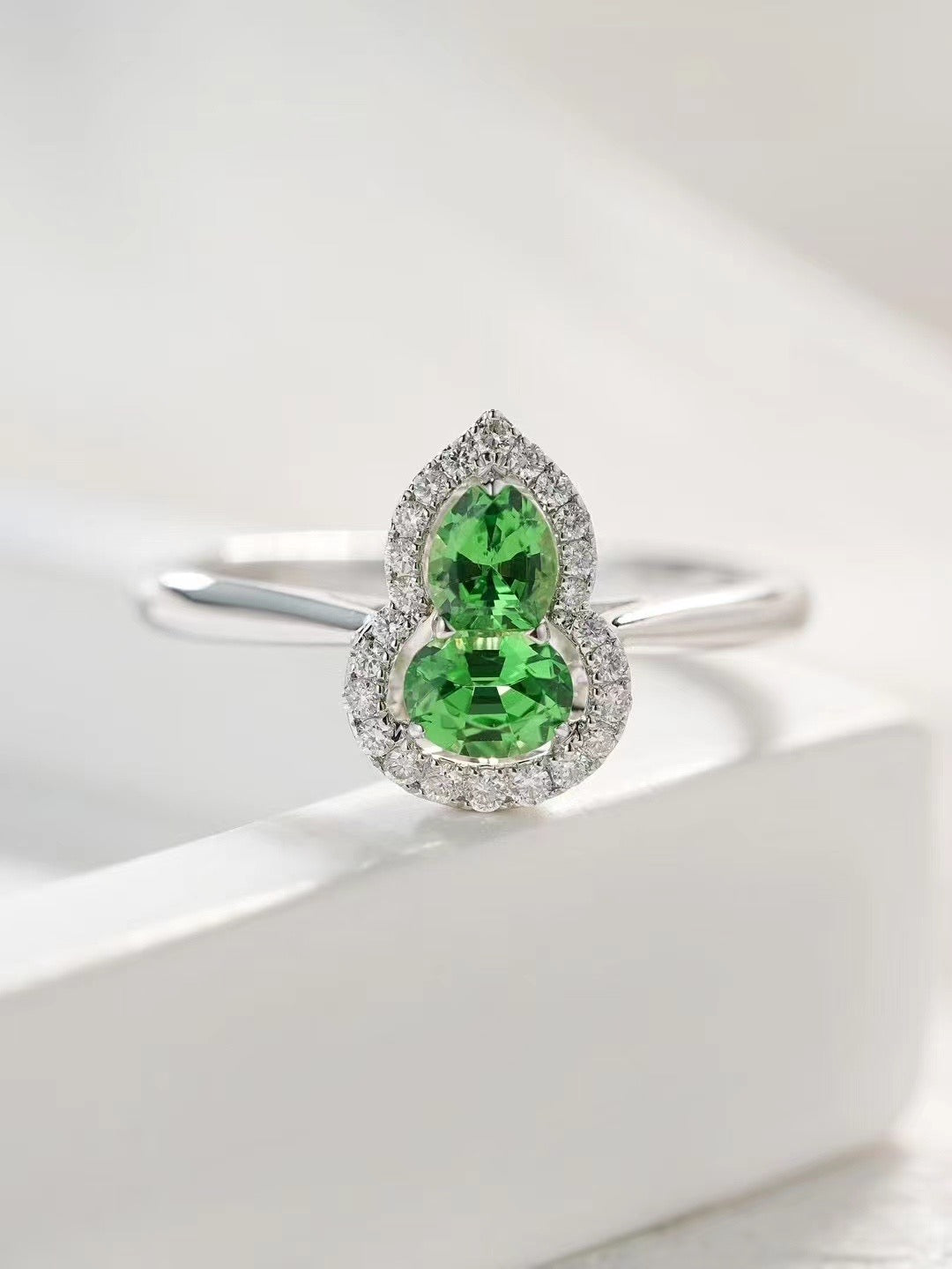 Rainbow Sapphire 18k Gold Ring (Item No. SA068)