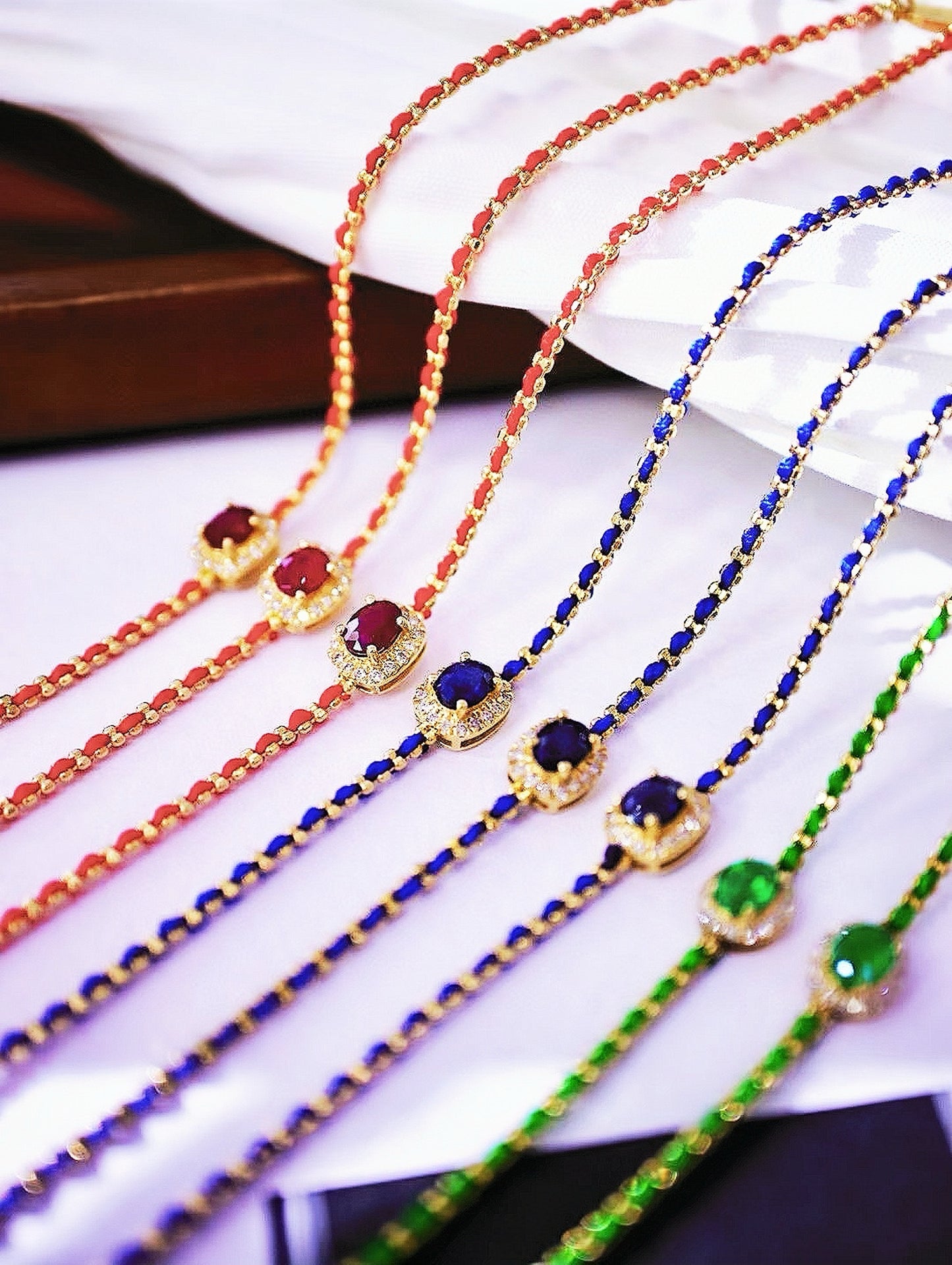 Weaving 18k Gold Emerald Ruby Sapphire Bracelet (Item No. VT120)