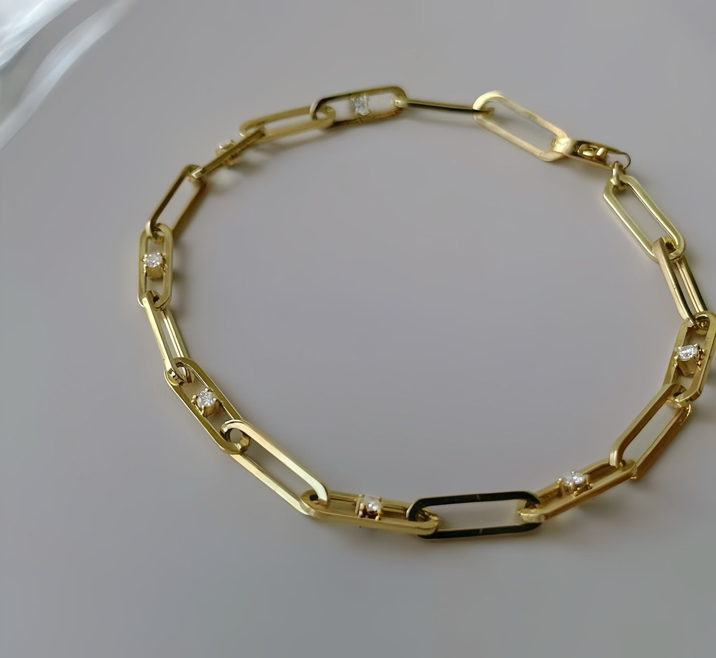 Classy 18k Gold Diamond Bracelet (Item No. VT128)