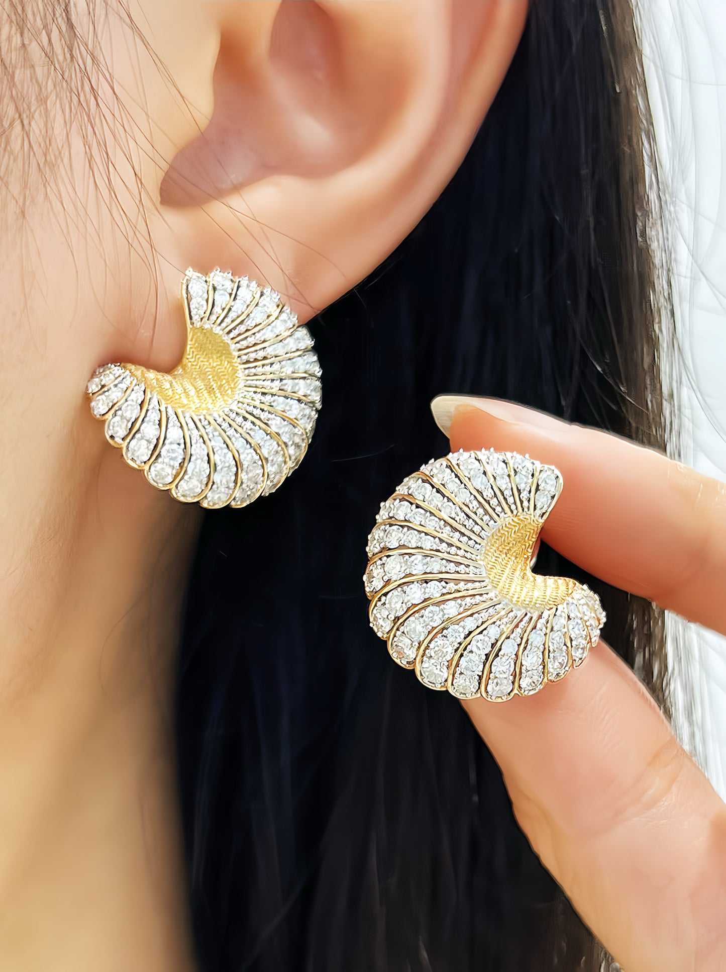 Shell 18k Gold Diamond Earring (Item No. VT274)