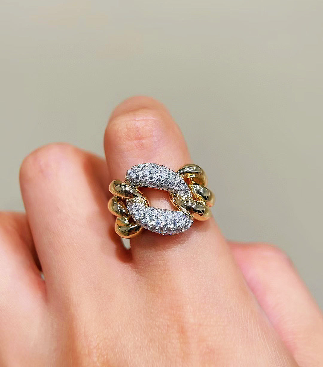 Vintage Cuban 18k Gold Diamond Ring (Item No. VT140)