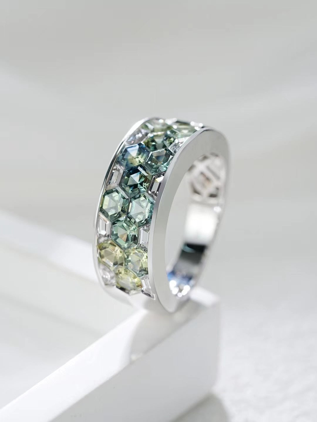 Rainbow Sapphire 18k Gold Ring (Item No. SA086)