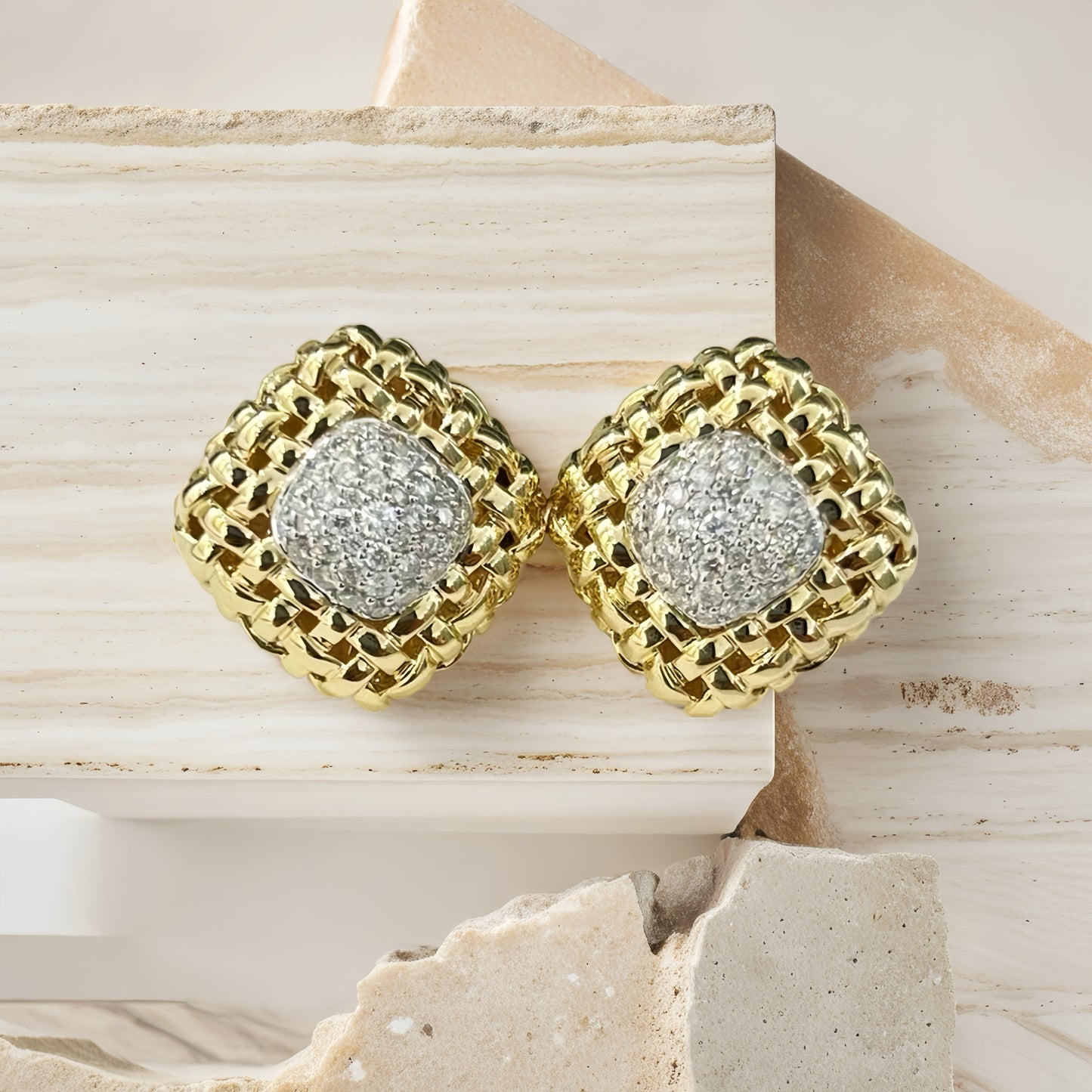 Weaving Hollow 18k Gold Diamond Earring (Item No. VT234)