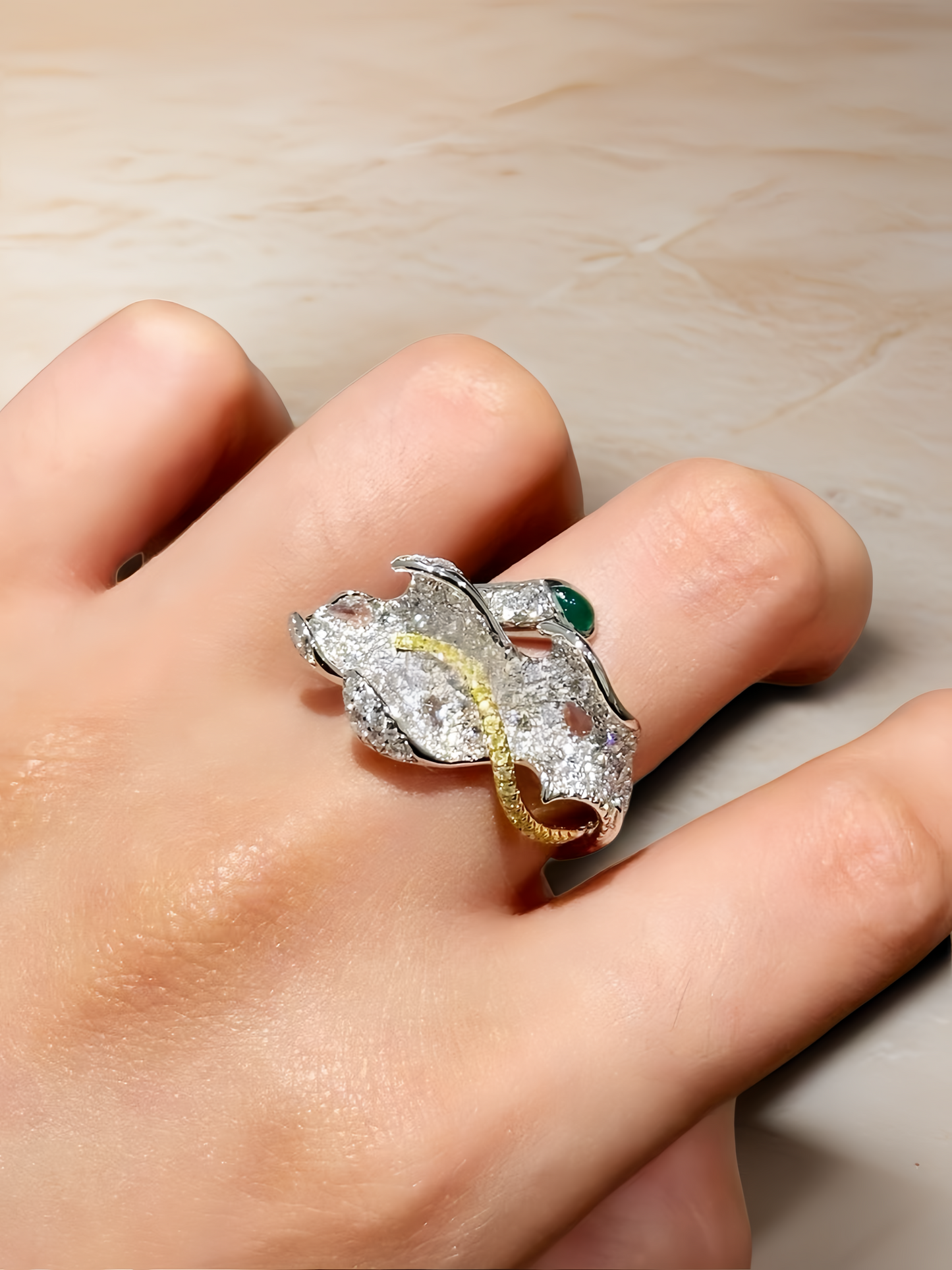 Leaf 18k Gold Diamond Ring (Item No. VT223)