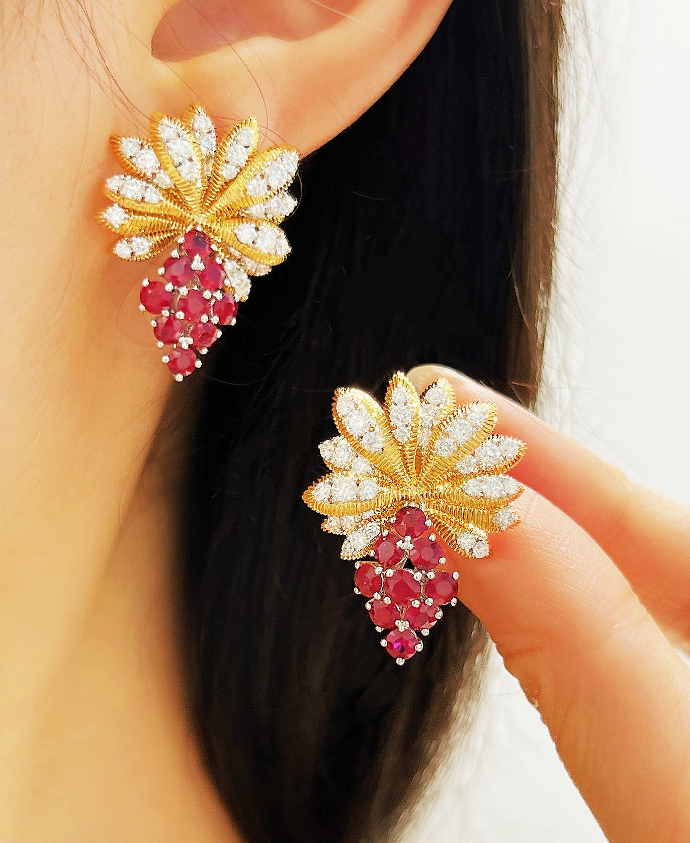 Grape 18k Gold Diamond Earring (Item No. VT272)