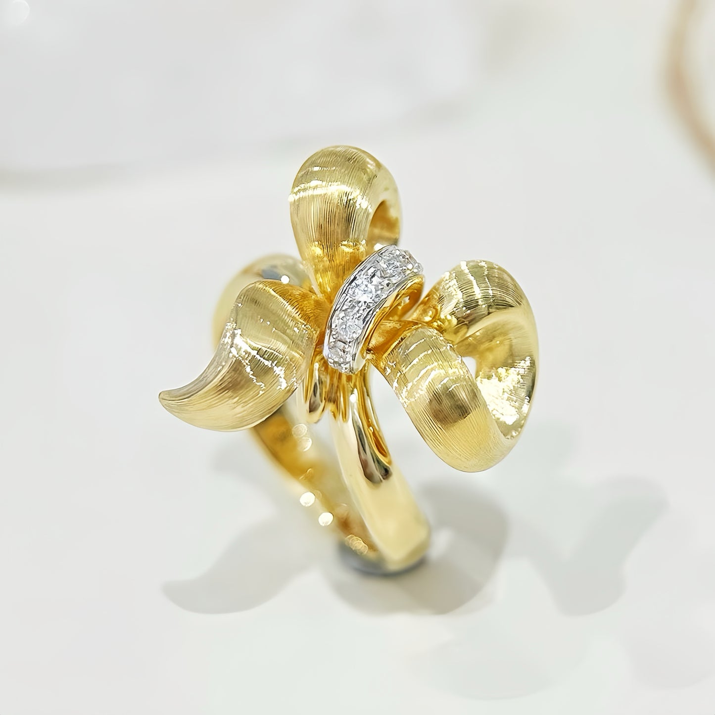 Butterfly 18k Gold Diamond Ring (Item No. VT331)