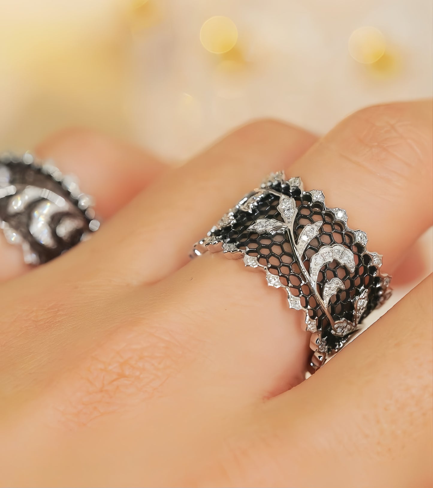 Vintage Black Lace 18k Gold Diamond Ring (Item No. VT040)