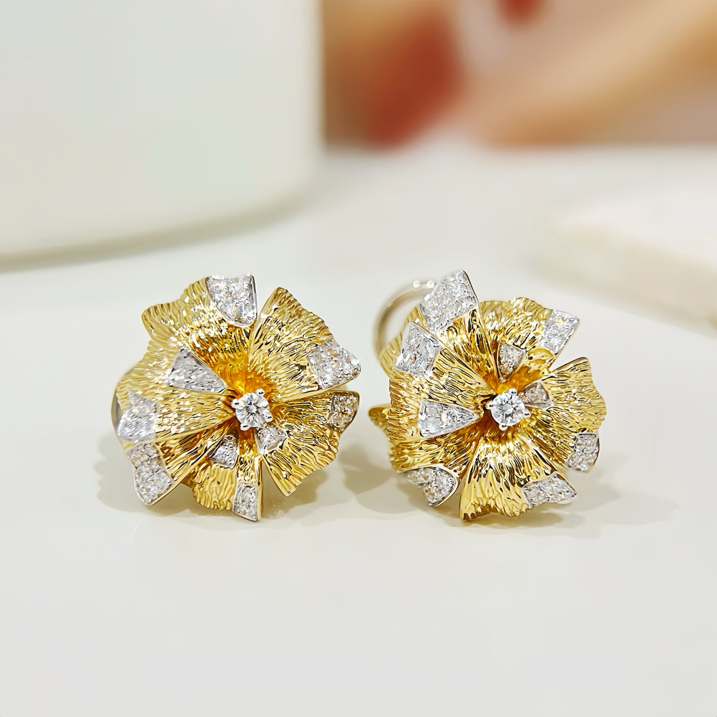 Vintage Flower 18k Gold Diamond Earring (Item No. VT329)