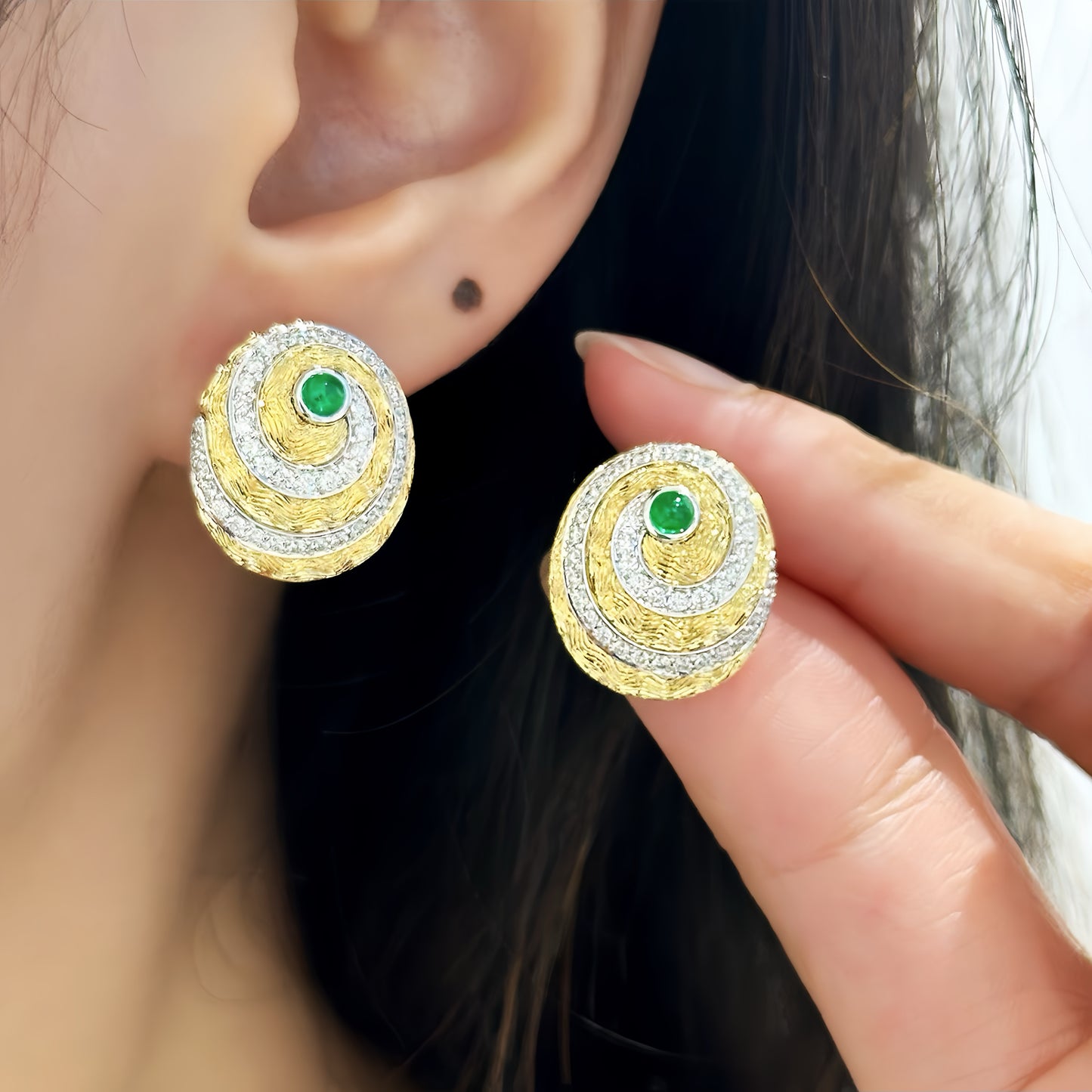 Vintage 18k Gold Diamond Earring (Item No. VT268)