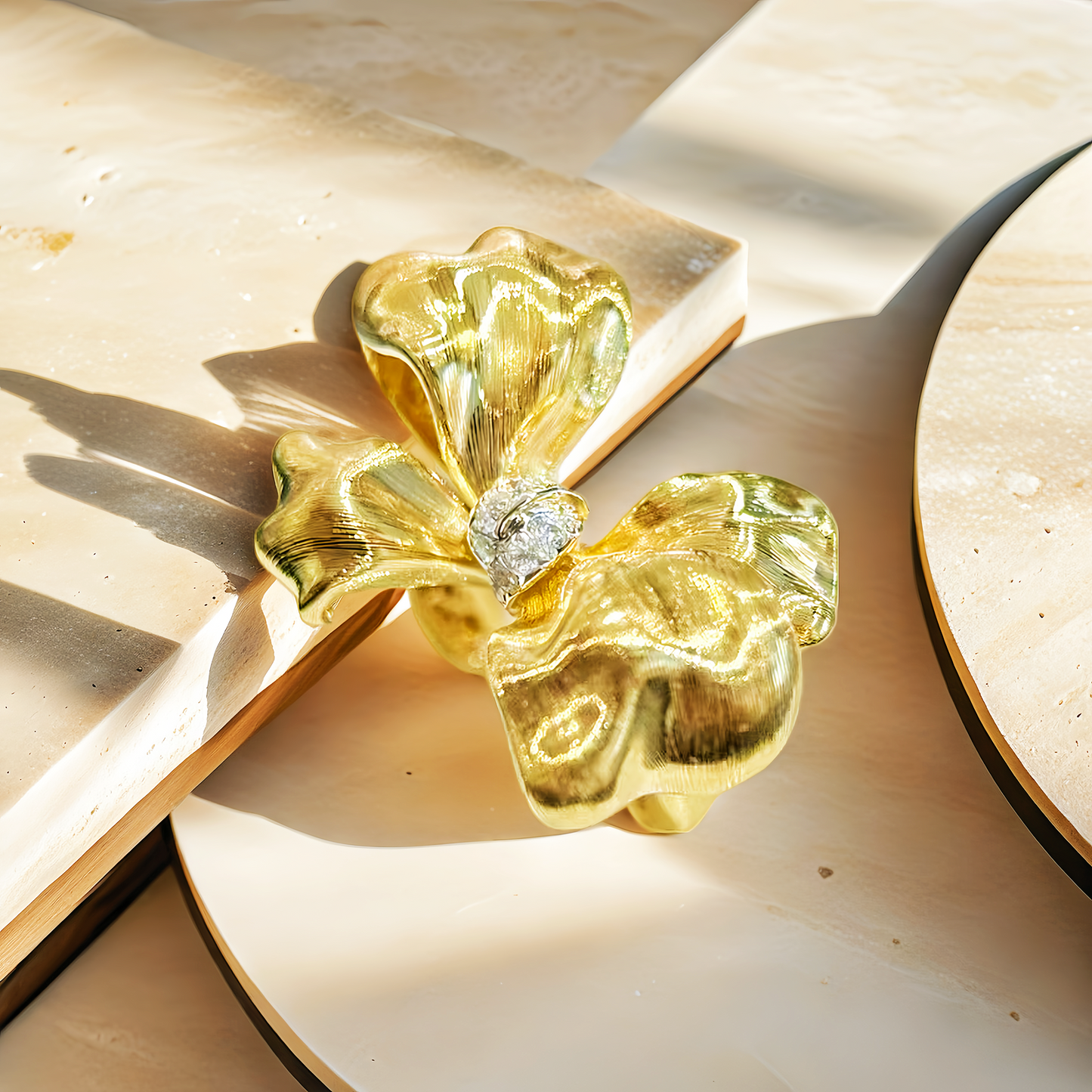 Butterfly 18k Gold Diamond Ring (Item No. VT242)