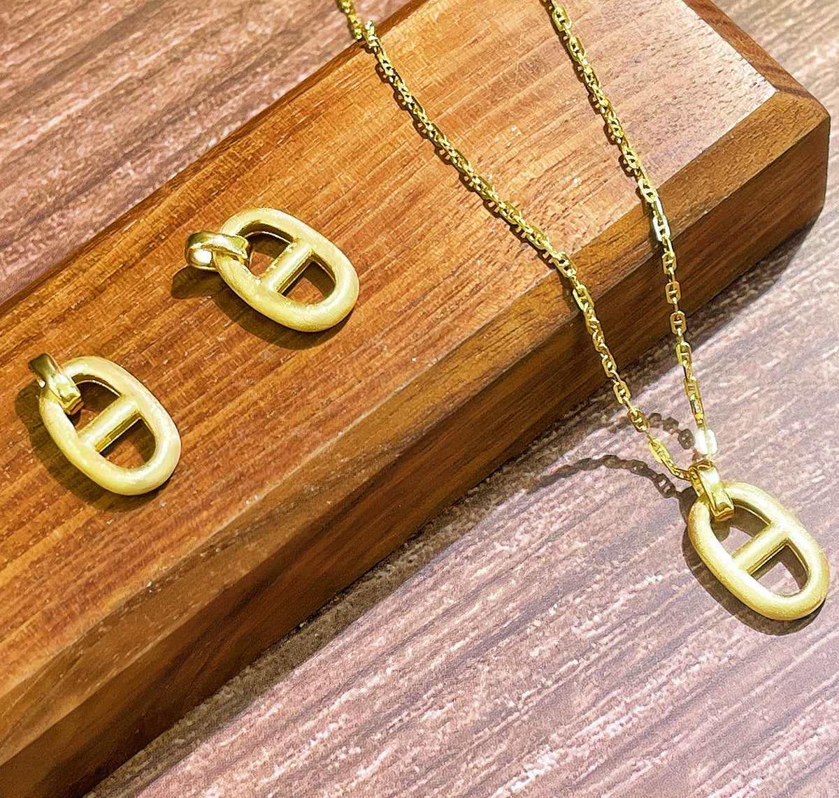 Pig Nose 18k Gold Pendant (Item No. SJP008)