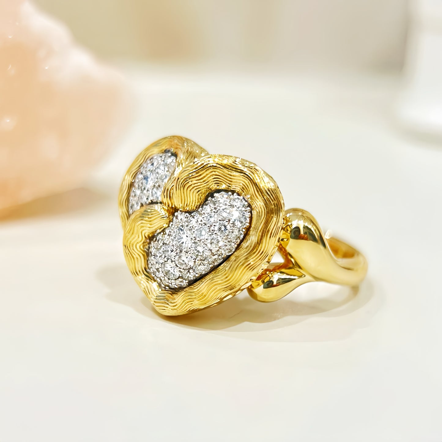 Vintage 18k Gold Diamond Ring (Item No. VT365)