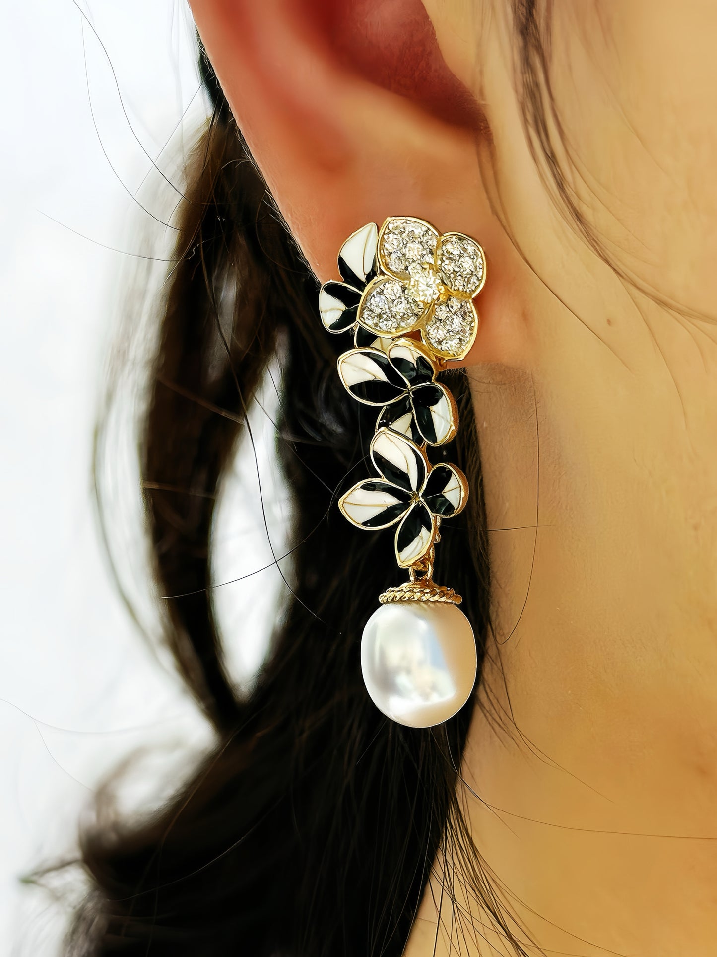 Enamel 18k Gold Diamond Earring (Item No. VT440)